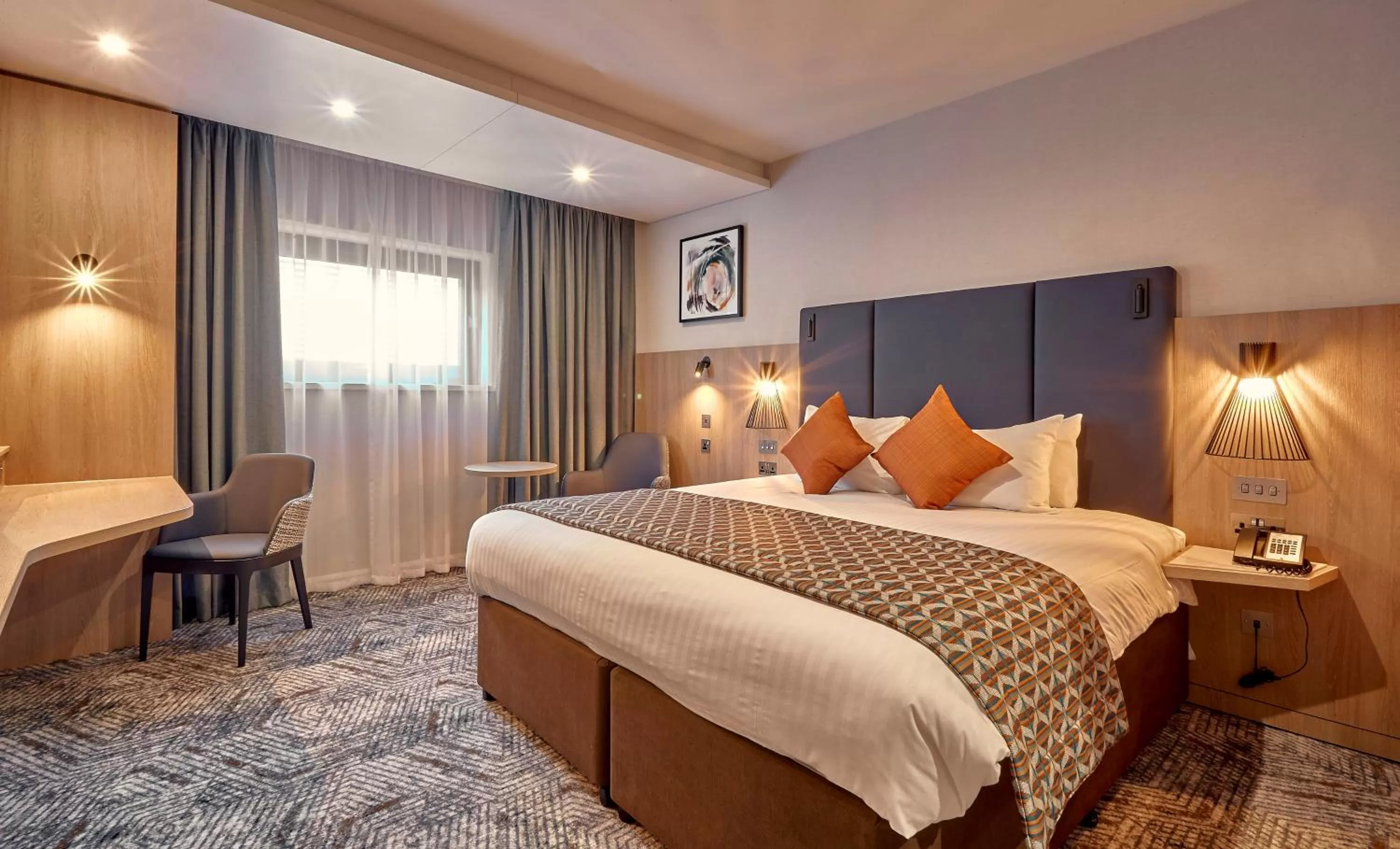 Bedroom, Bed in Crowne Plaza Reading