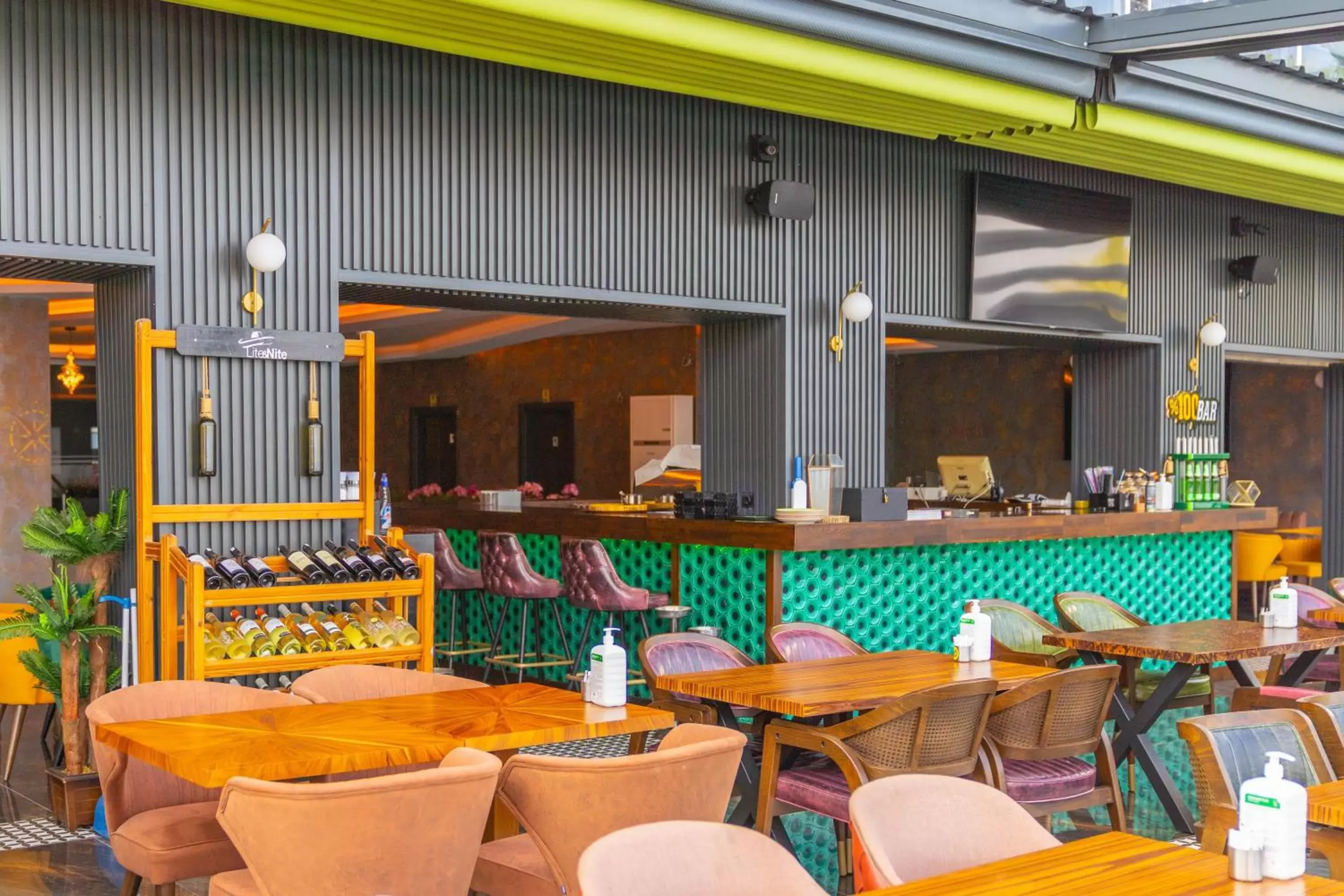 Restaurant/Places to Eat in Marti Beach Hotel Restaurant/Places to Eat in Marti Beach Hotel