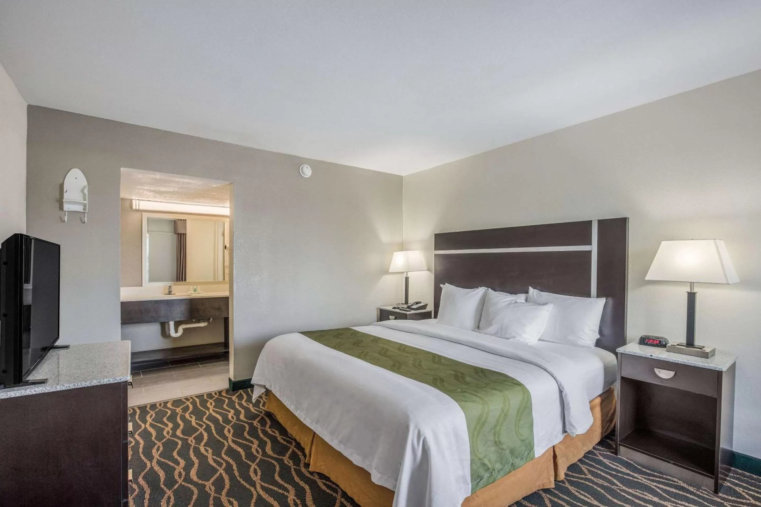 Photo of the whole room, Bed in Quality Inn & Suites Conference Center Thomasville