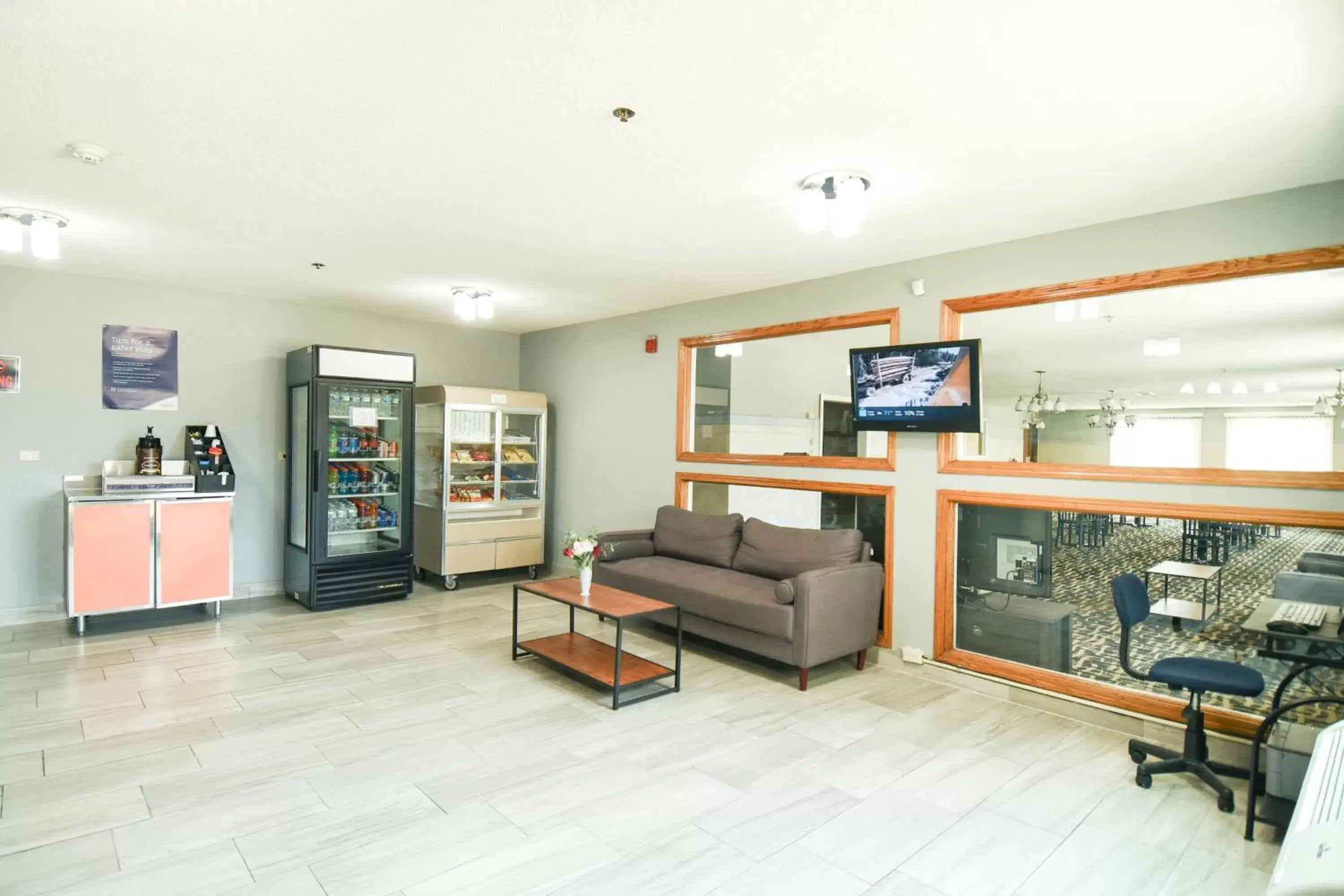 Lobby or reception in Super 8 by Wyndham McLean/Bloomington SW Lobby or reception in Super 8 by Wyndham McLean/Bloomington SW