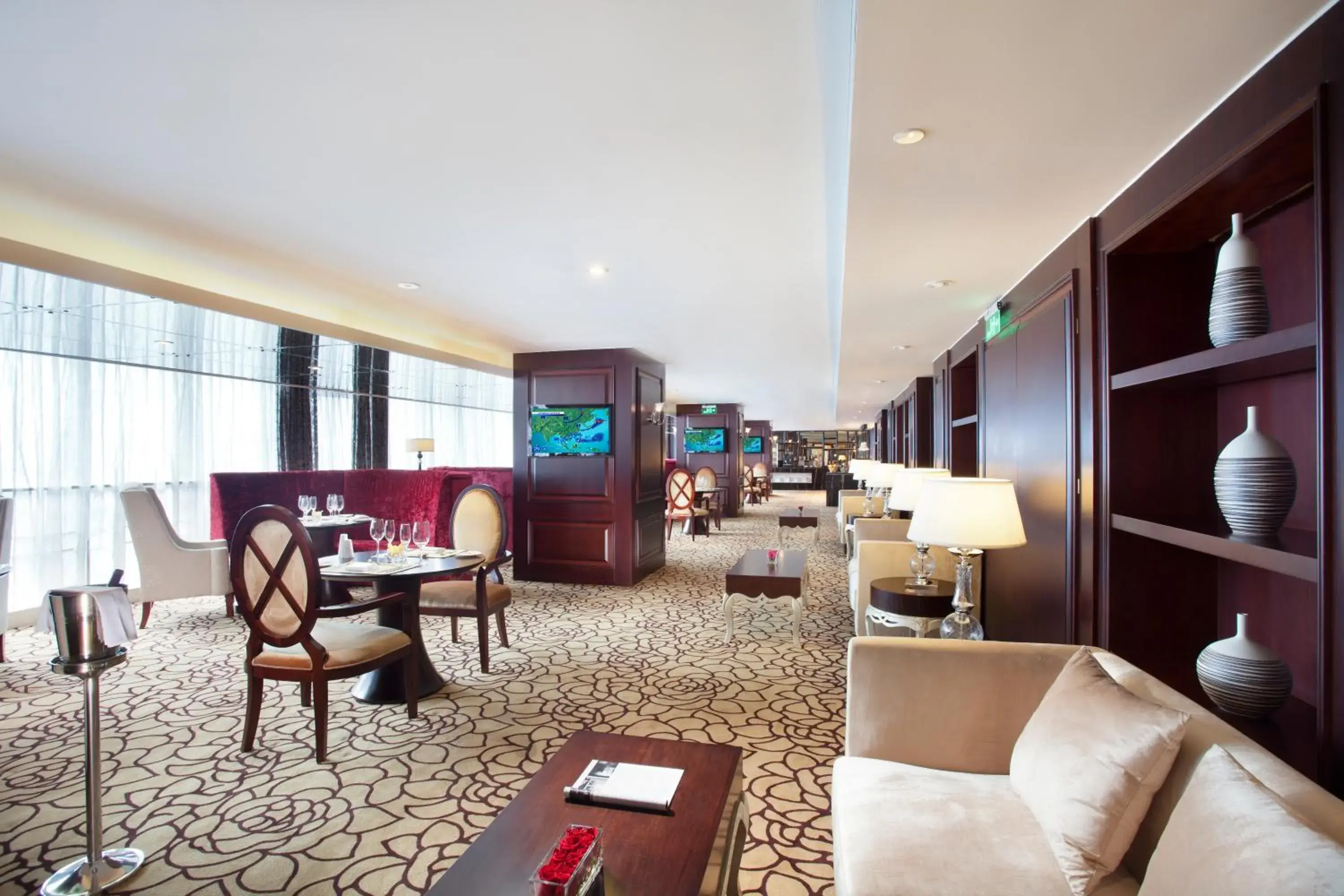 Communal lounge/ TV room, Restaurant/Places to Eat in Regal Plaza Hotel & Residence