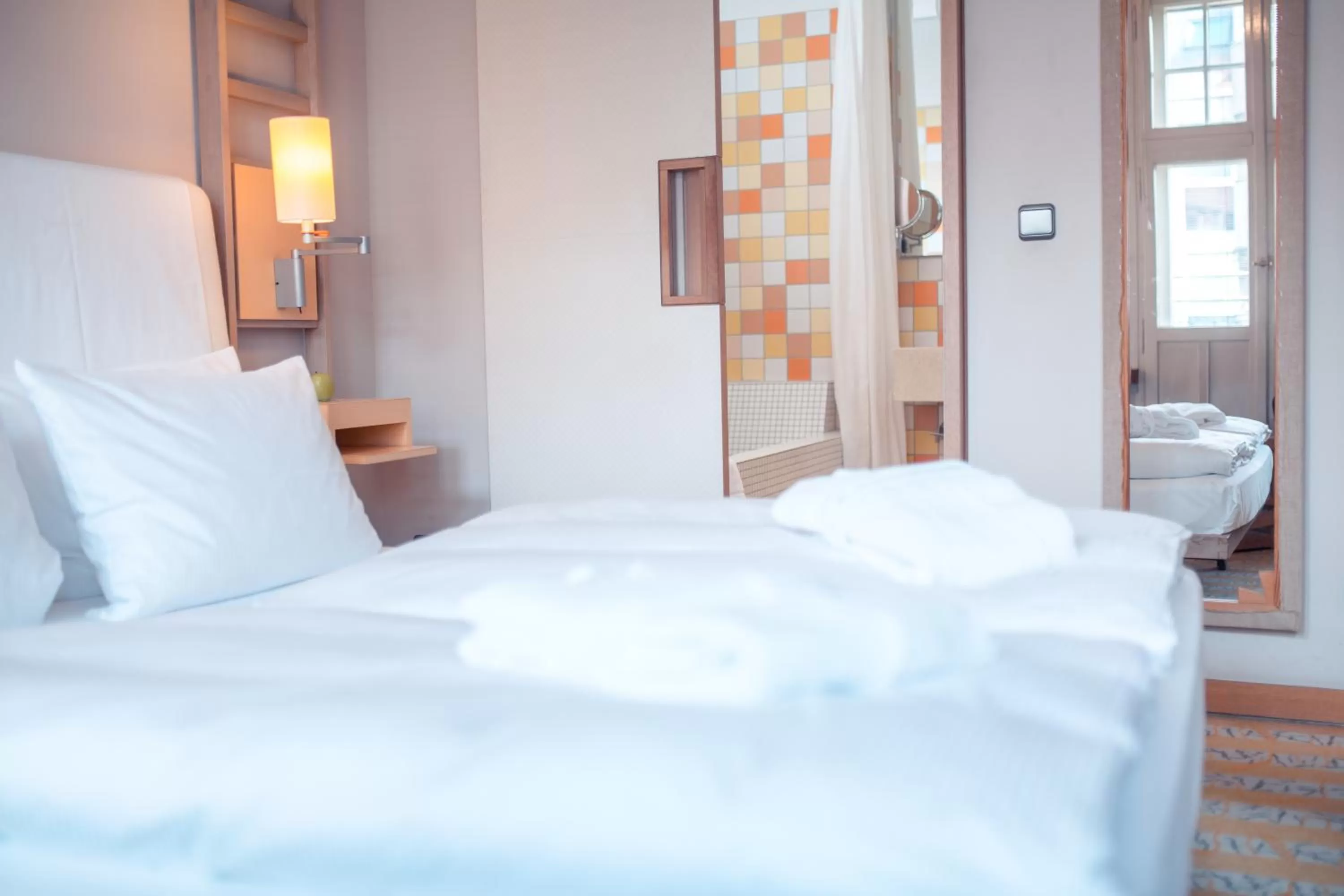 Toilet, Bed in Hotel Bleibtreu Berlin by Golden Tulip