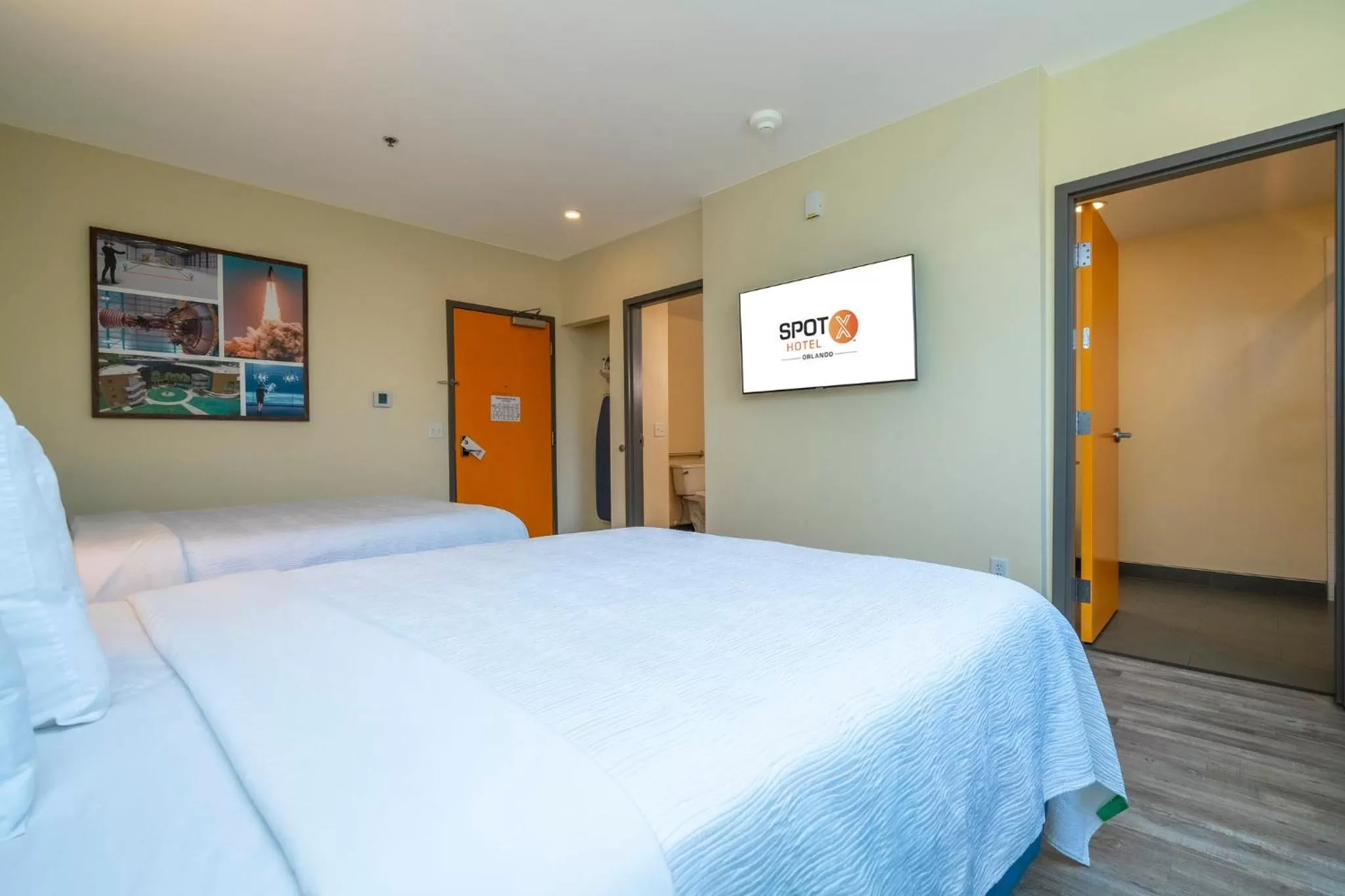 Photo of the whole room, Bed in SPOT X Hotel Orlando Intl Dr by The Red Collection