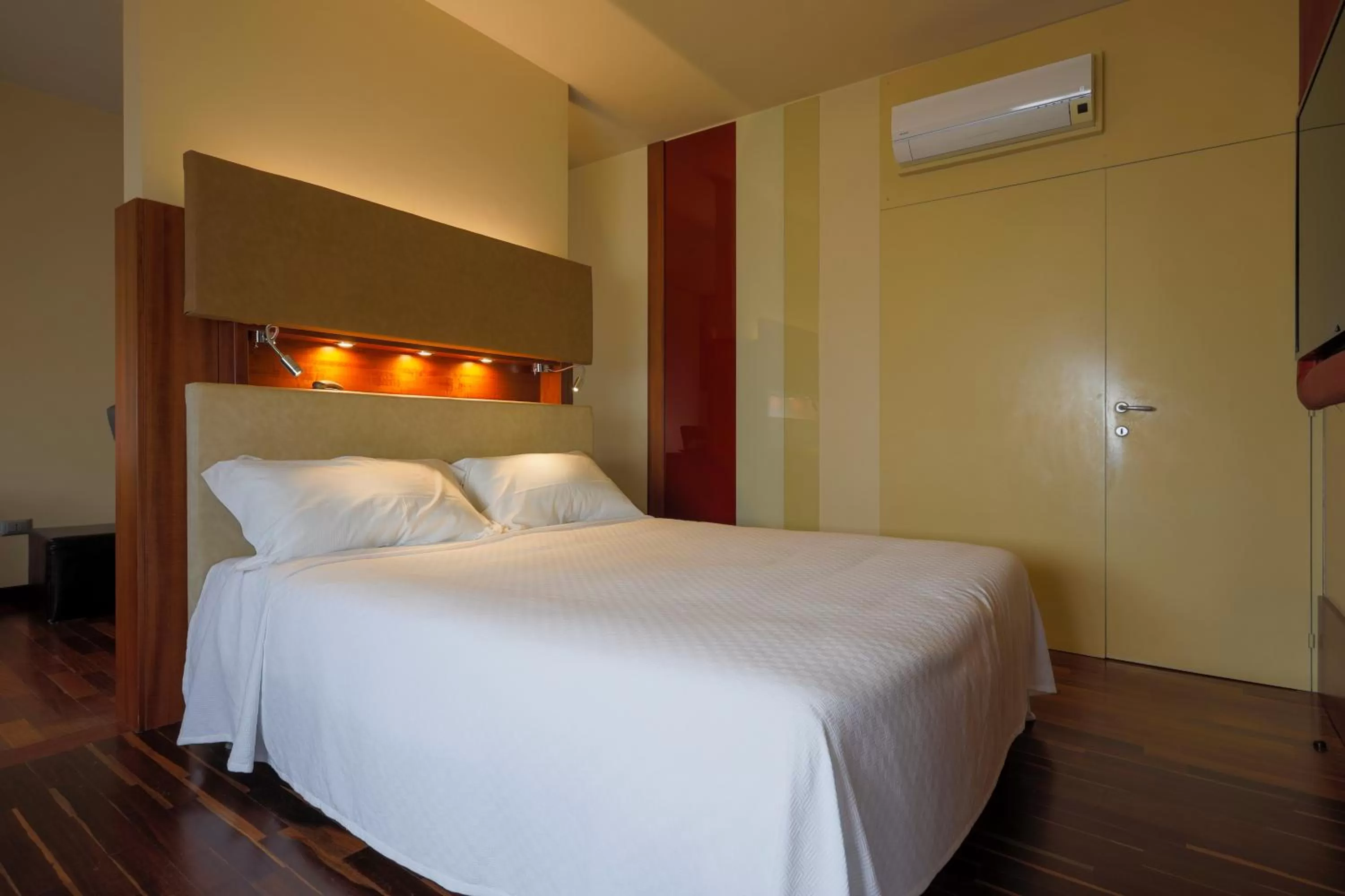 Photo of the whole room, Bed in Hotel Velino