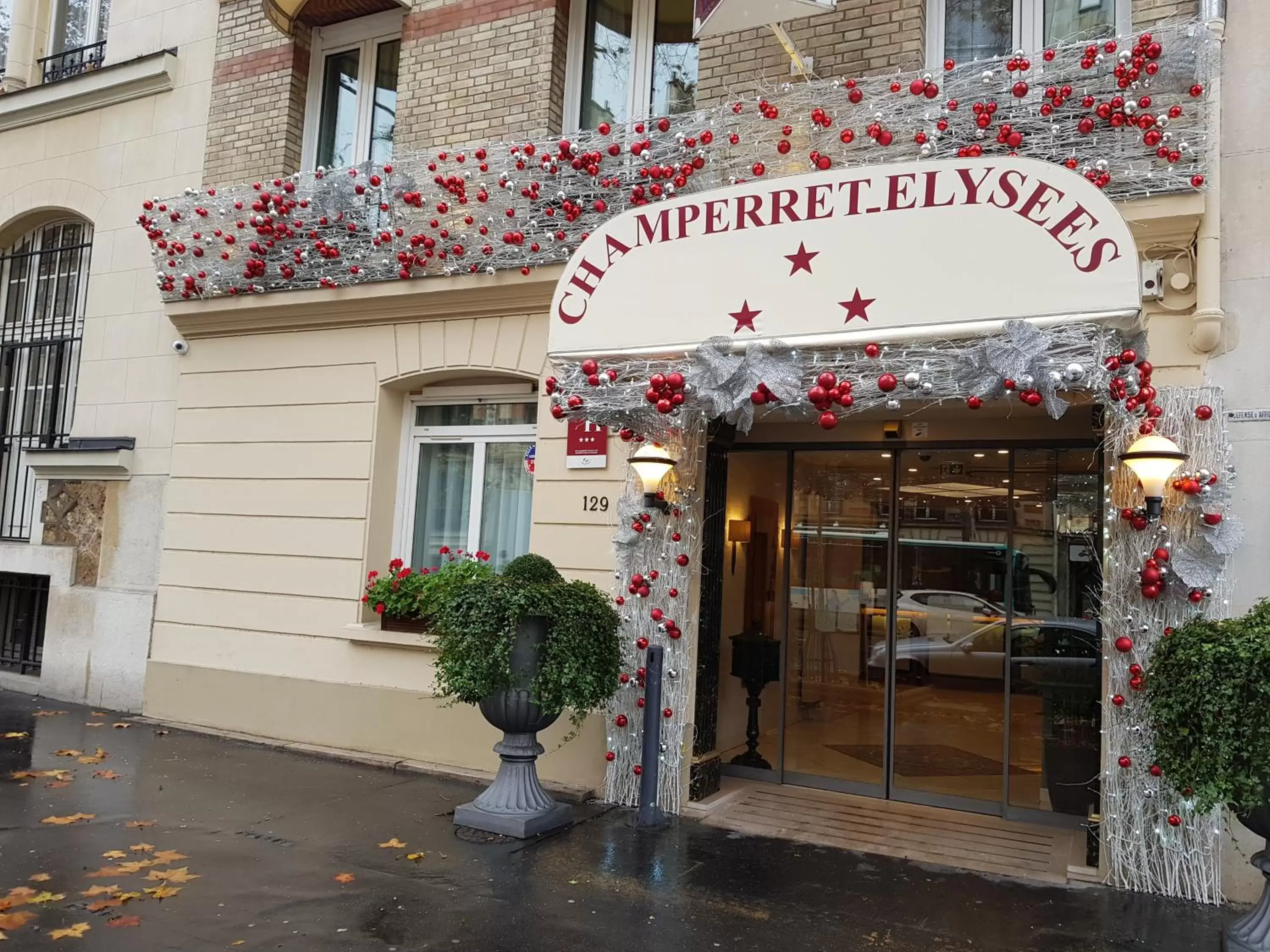 Facade/entrance in Hotel Champerret Elysees