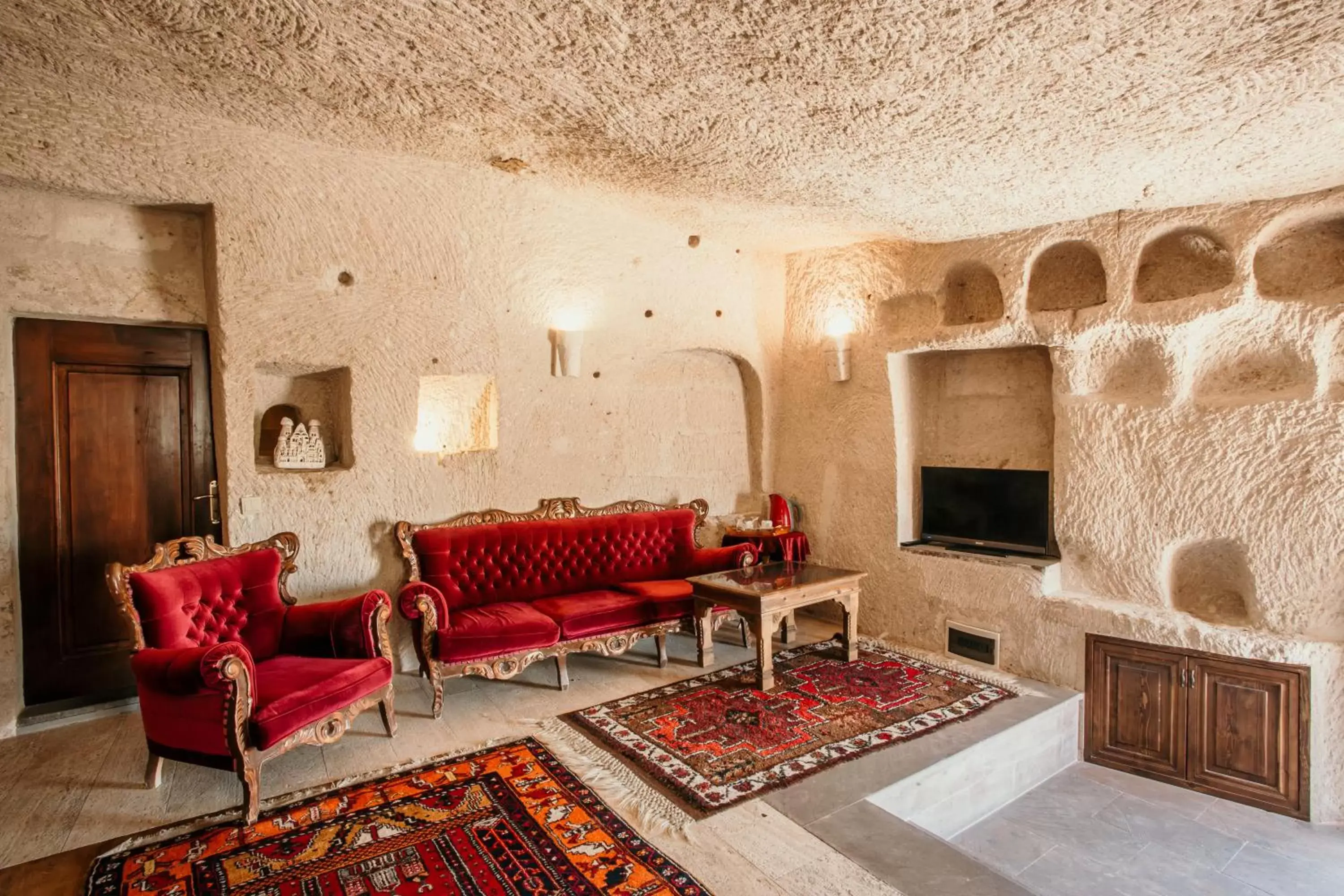 TV and multimedia, Seating Area in Village Cave House Hotel