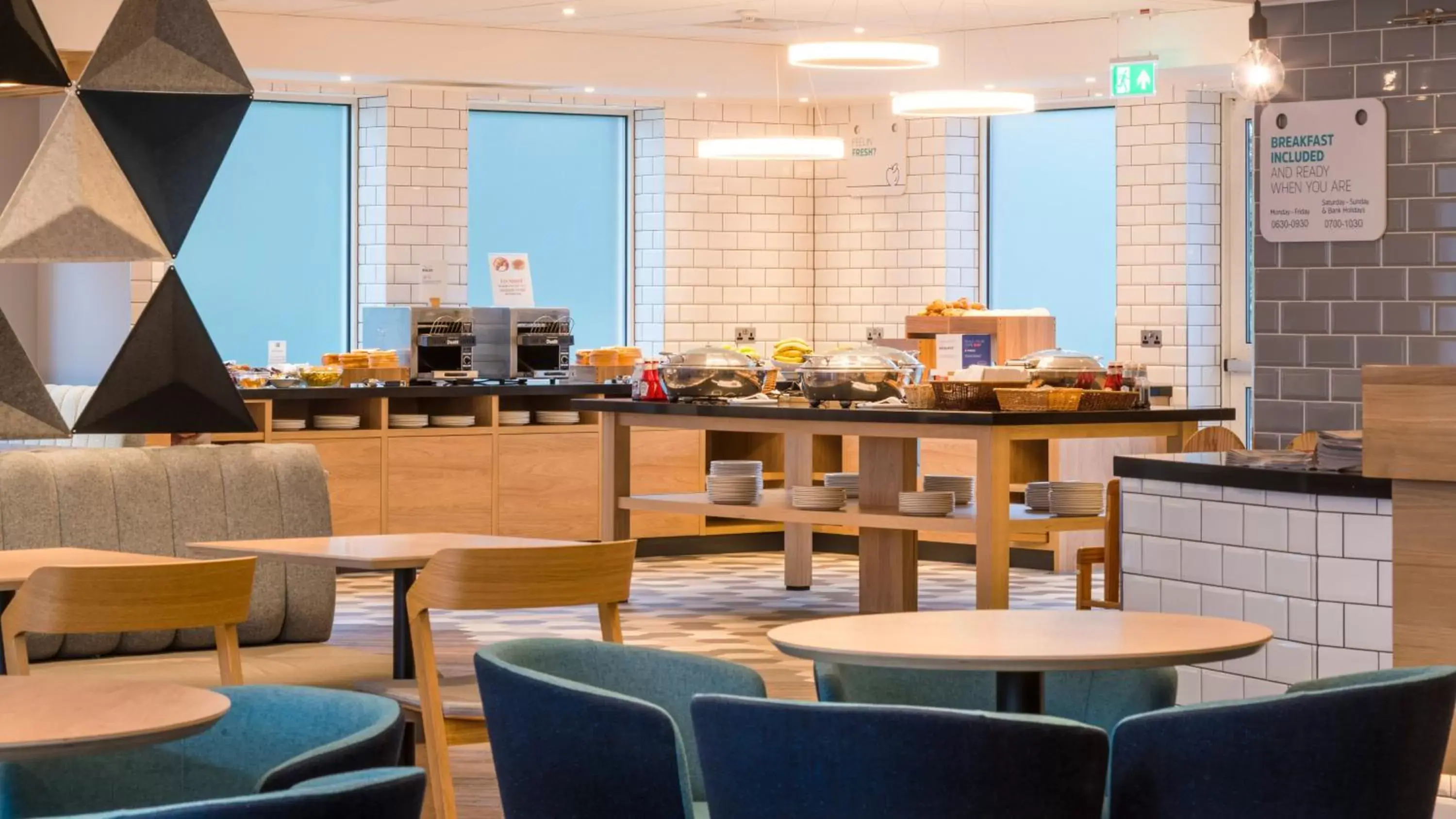 Breakfast, Restaurant/Places to Eat in Holiday Inn Express Oxford Kassam Stadium, an IHG Hotel