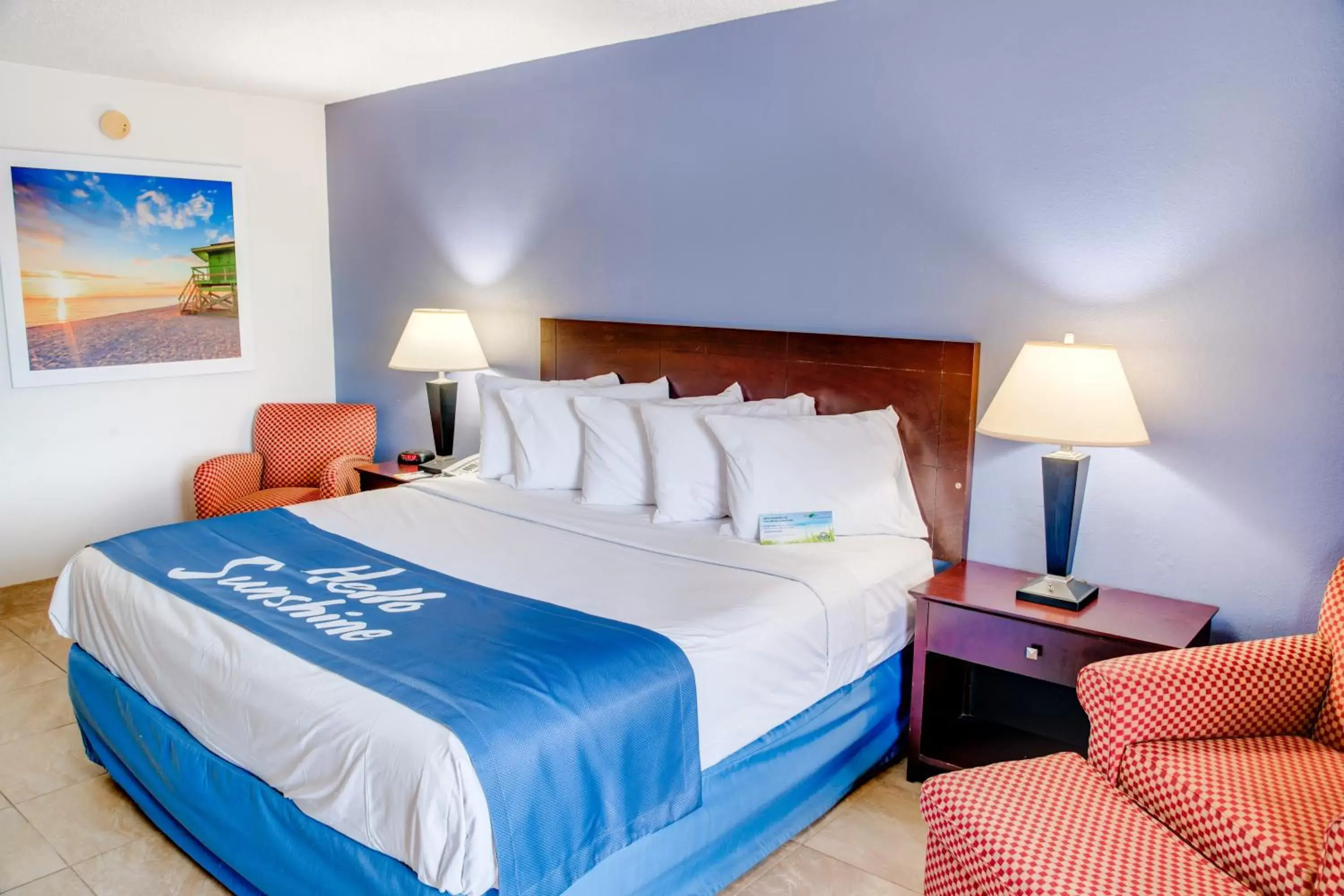 Bedroom, Bed in Days Inn by Wyndham St. Petersburg / Tampa Bay Area