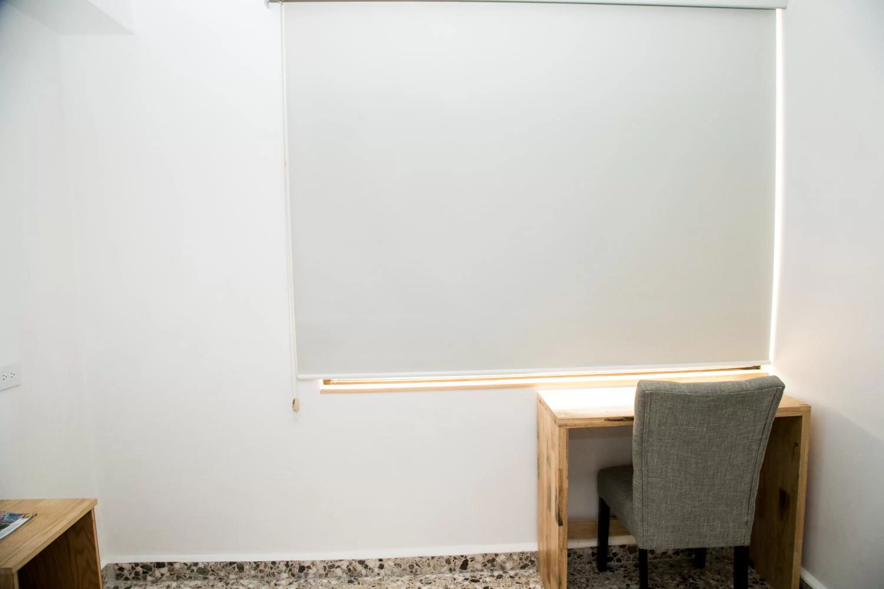 Photo of the whole room in Booking 500