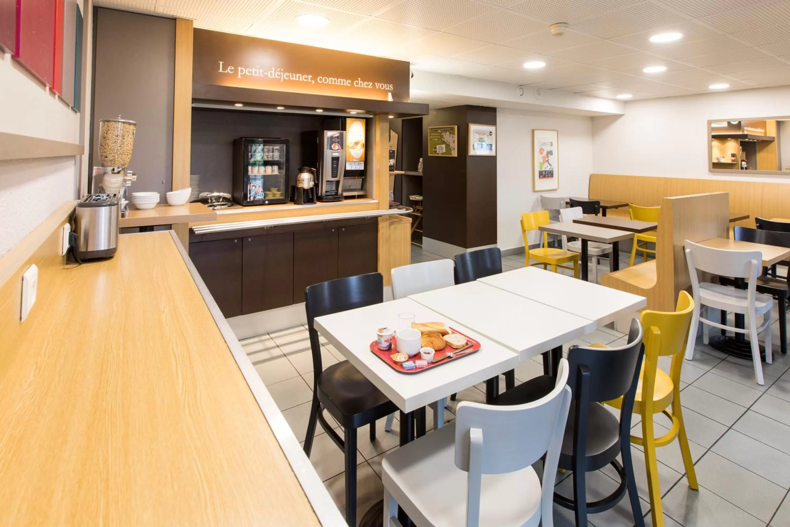 Buffet breakfast in B&B HOTEL Rennes Nord St Grégoire