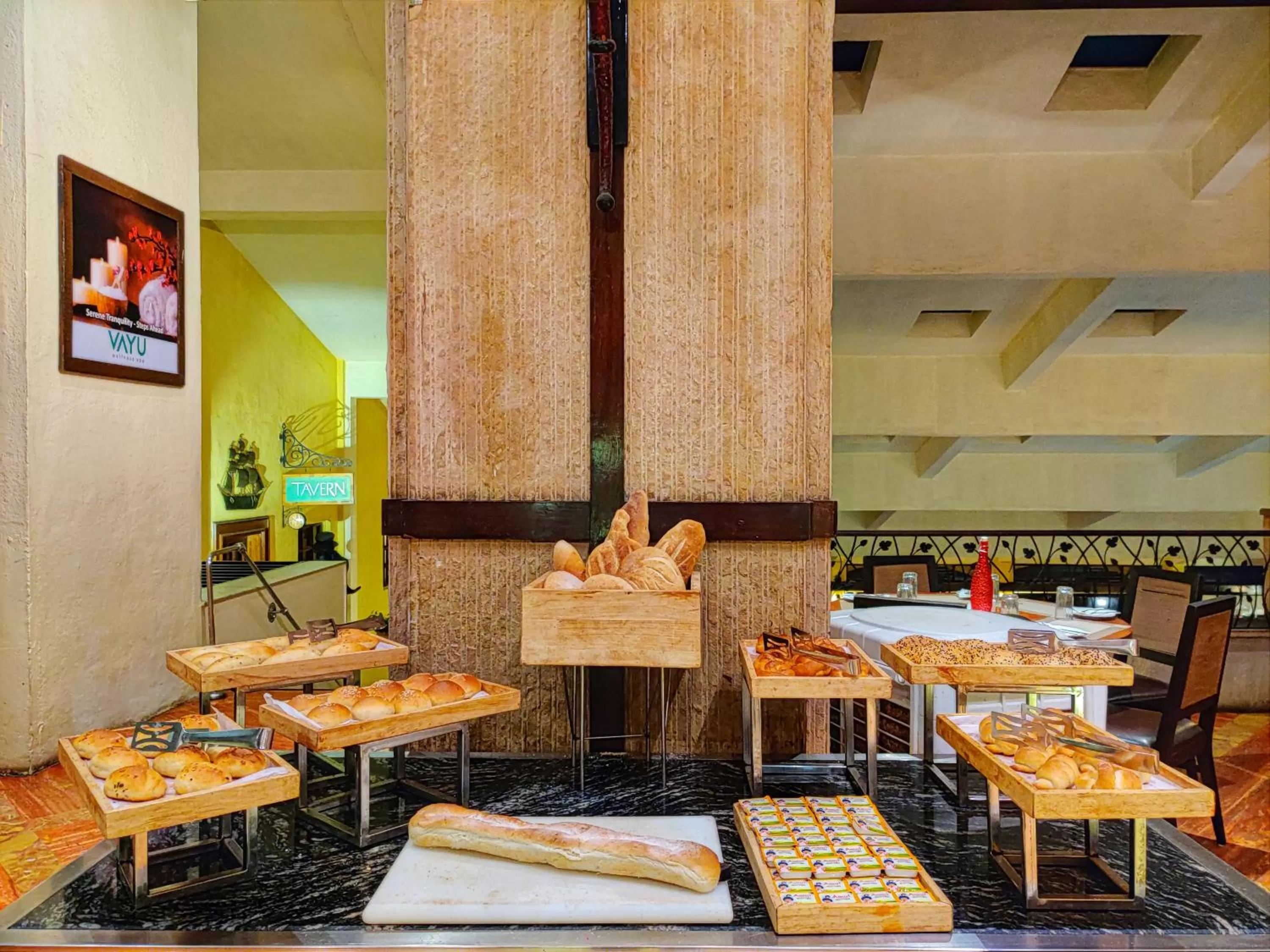 Restaurant/places to eat in Fariyas Resort Lonavala