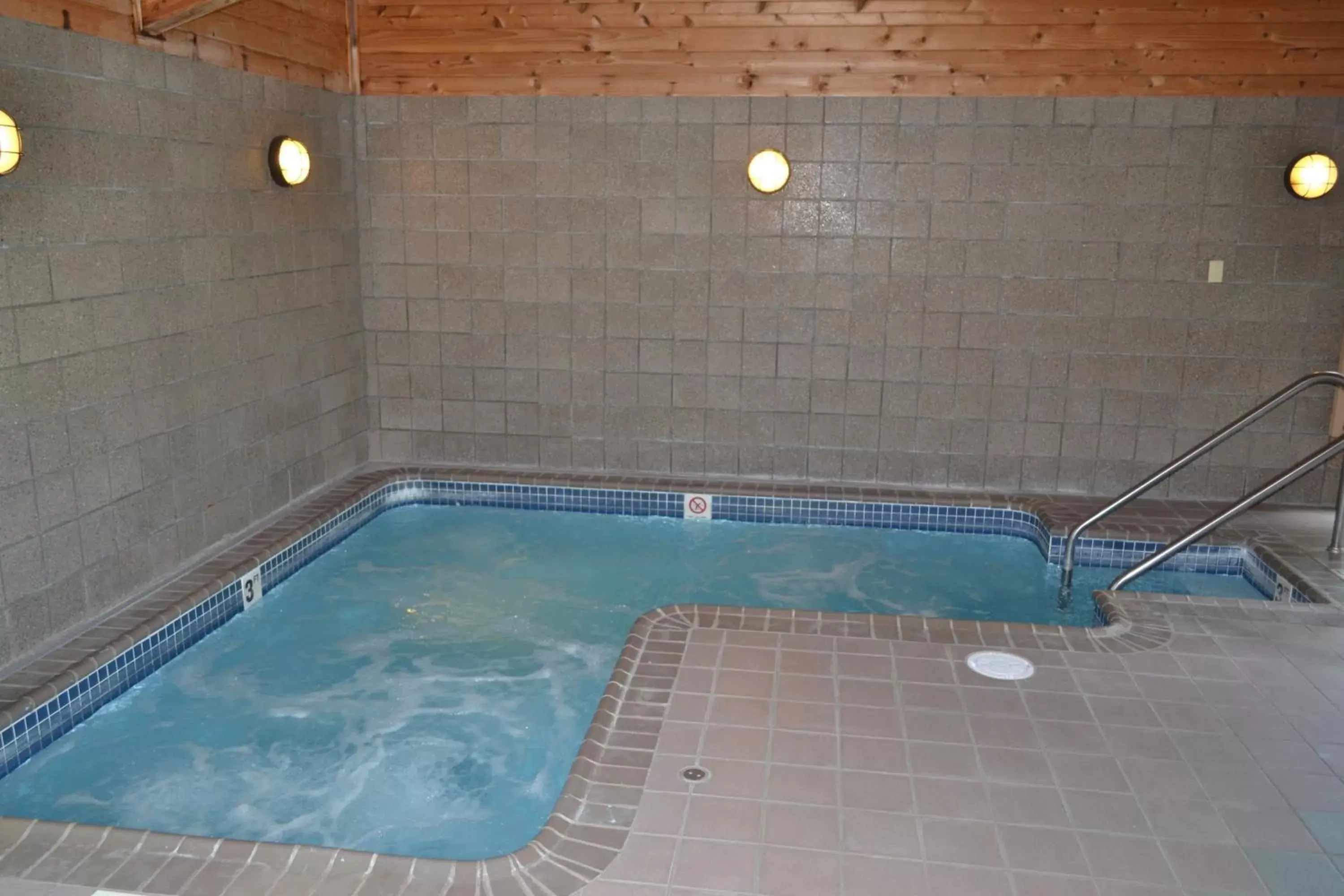 Hot Tub in Cobblestone Hotel & Suites - Wisconsin Rapids