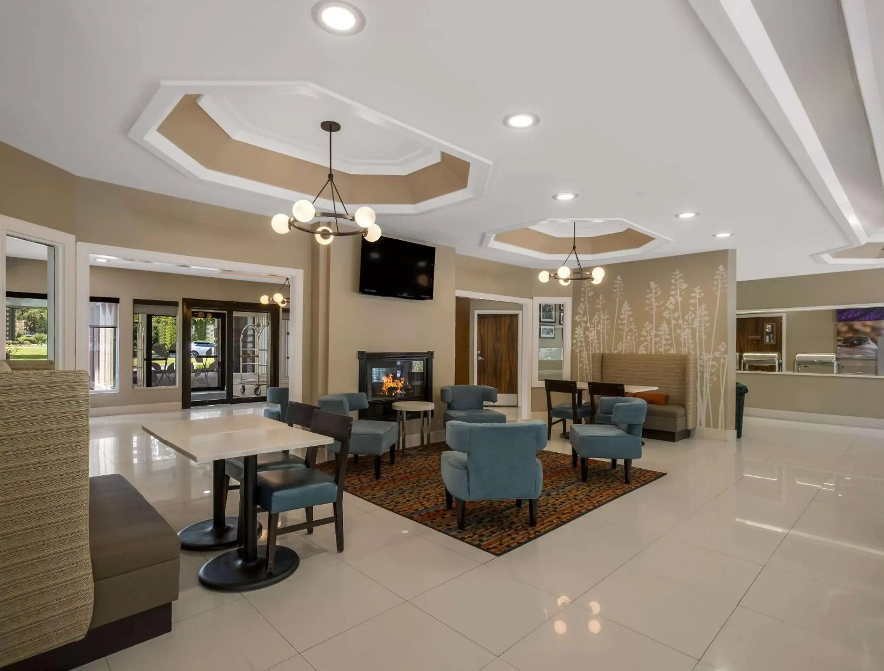 Lobby or reception in MainStay Suites Savannah Midtown