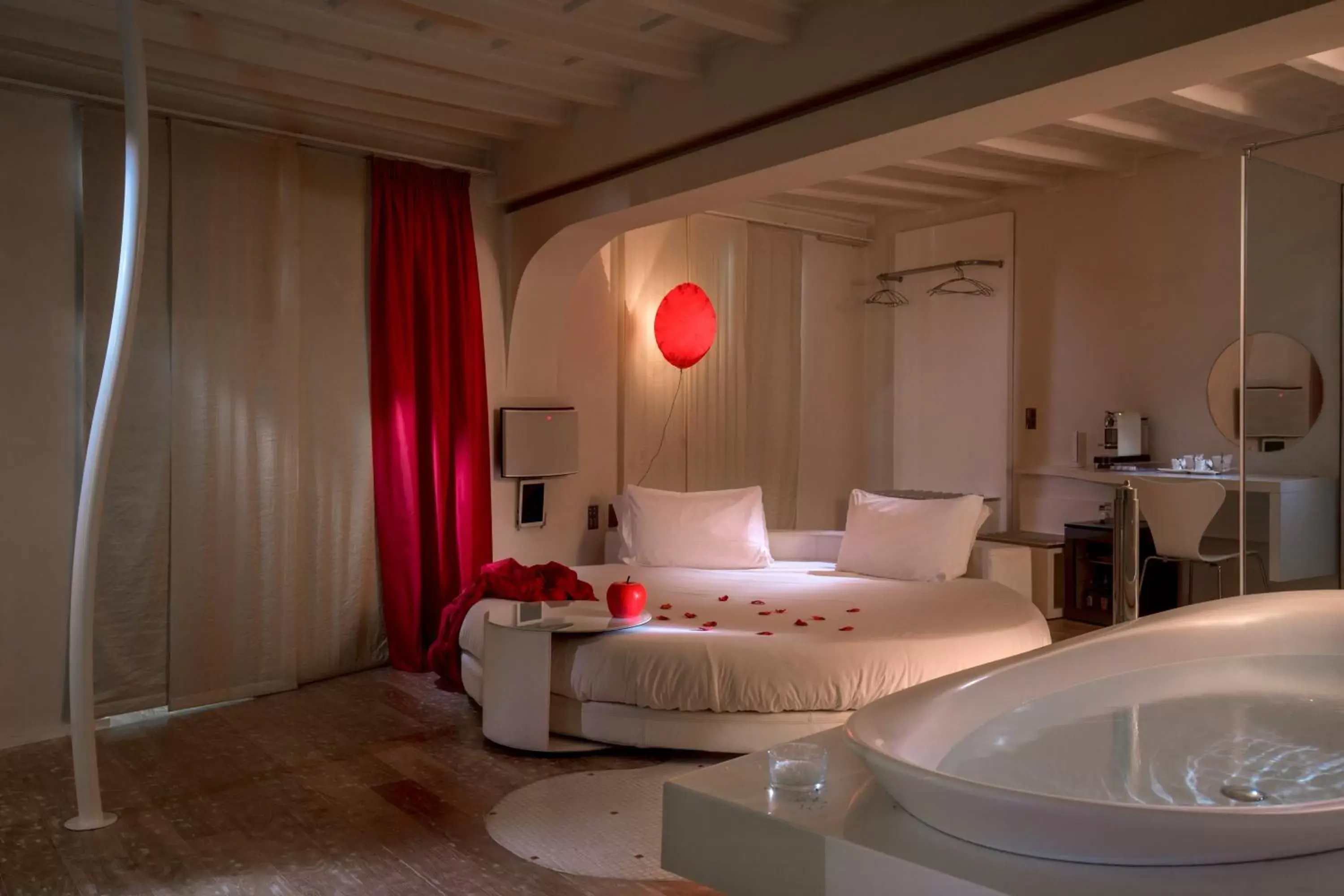 Bed in SuiteSistina for Brave Lovers