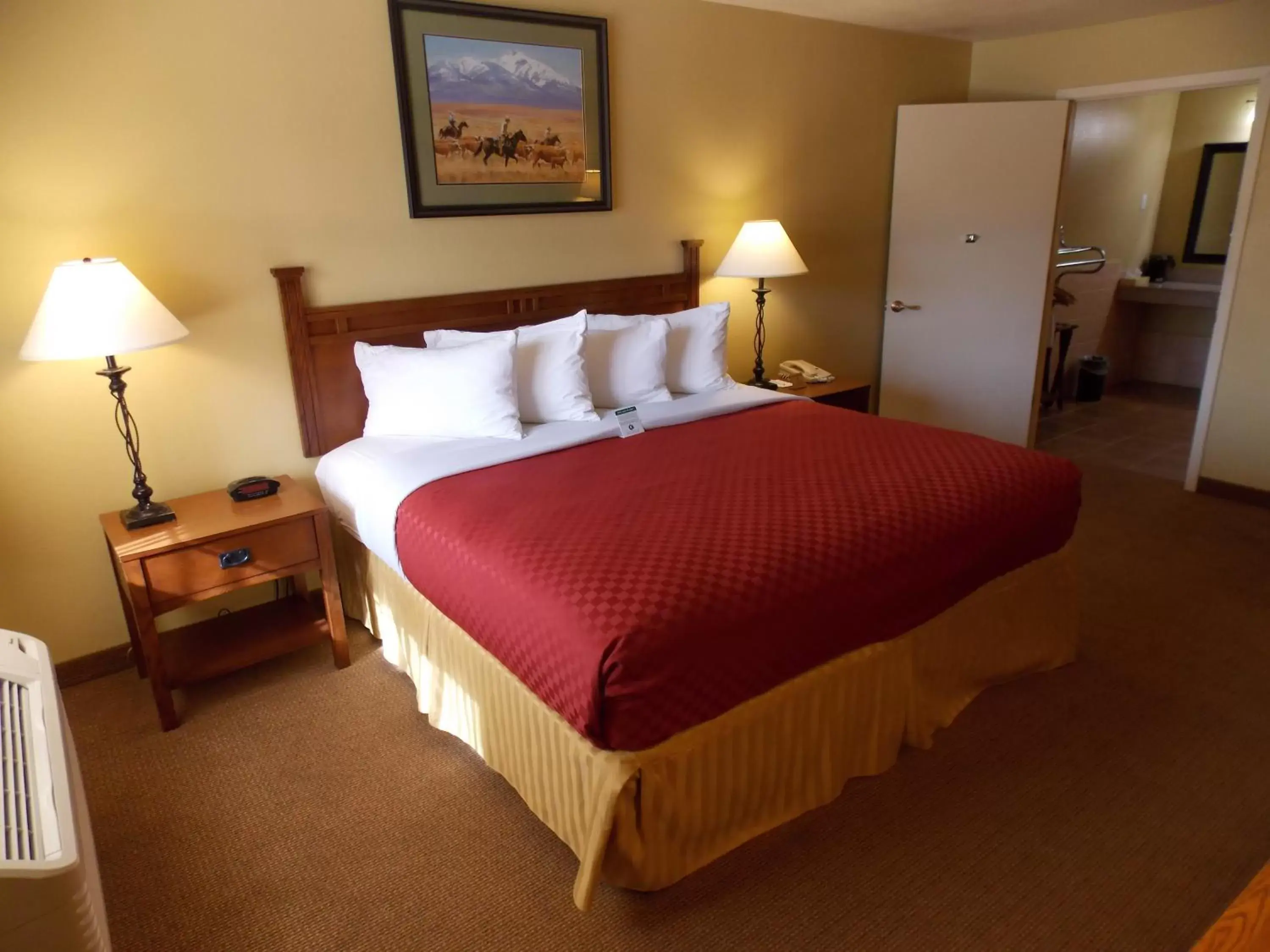 Bathroom, Bed in Best Western Executive Inn