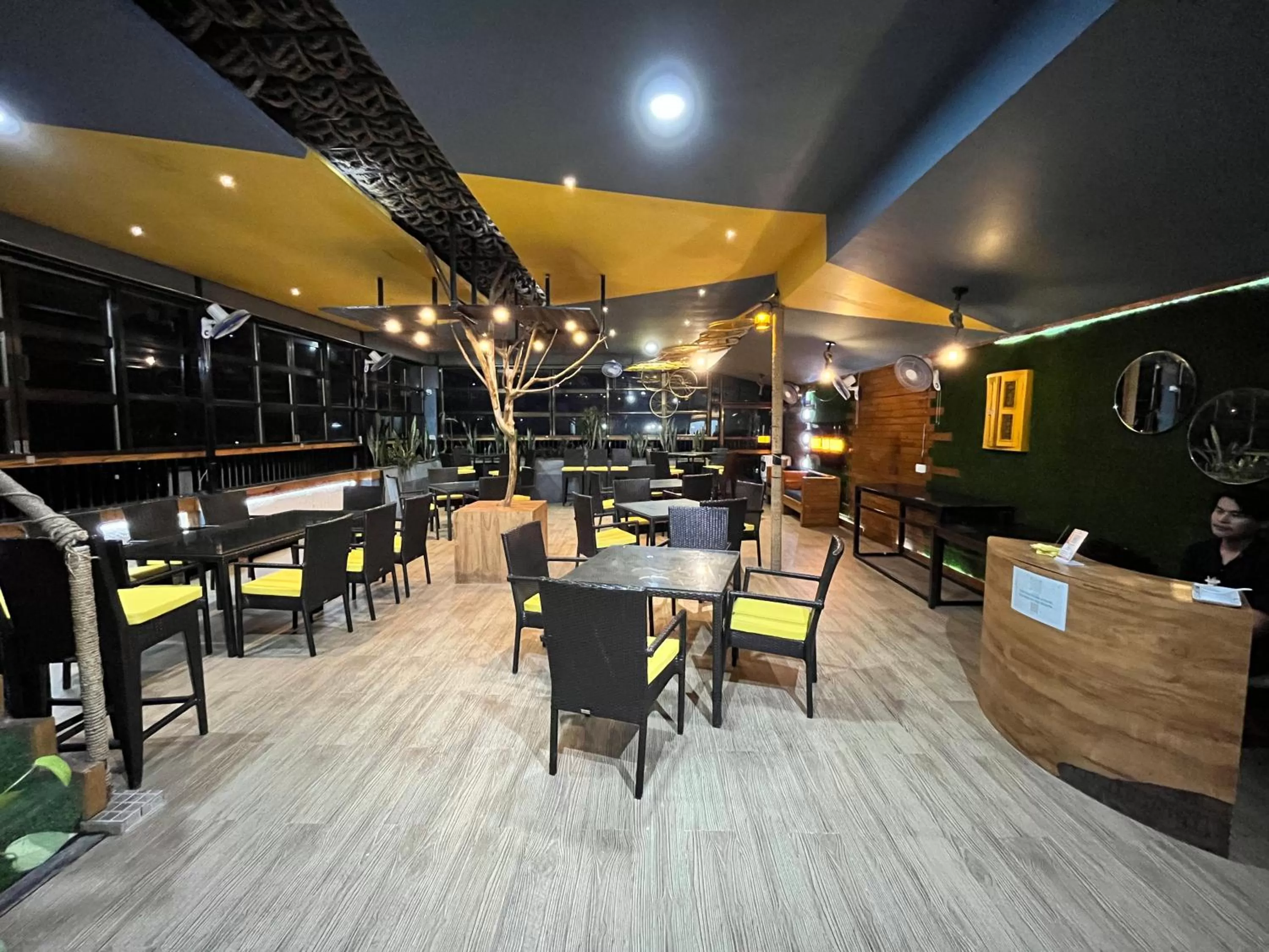 Restaurant/places to eat in RJB Grand