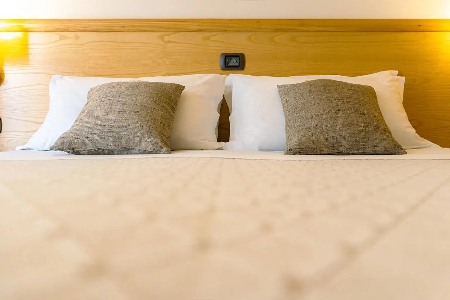 Bedroom, Bed in Hotels Vidi Miramare & Delfino