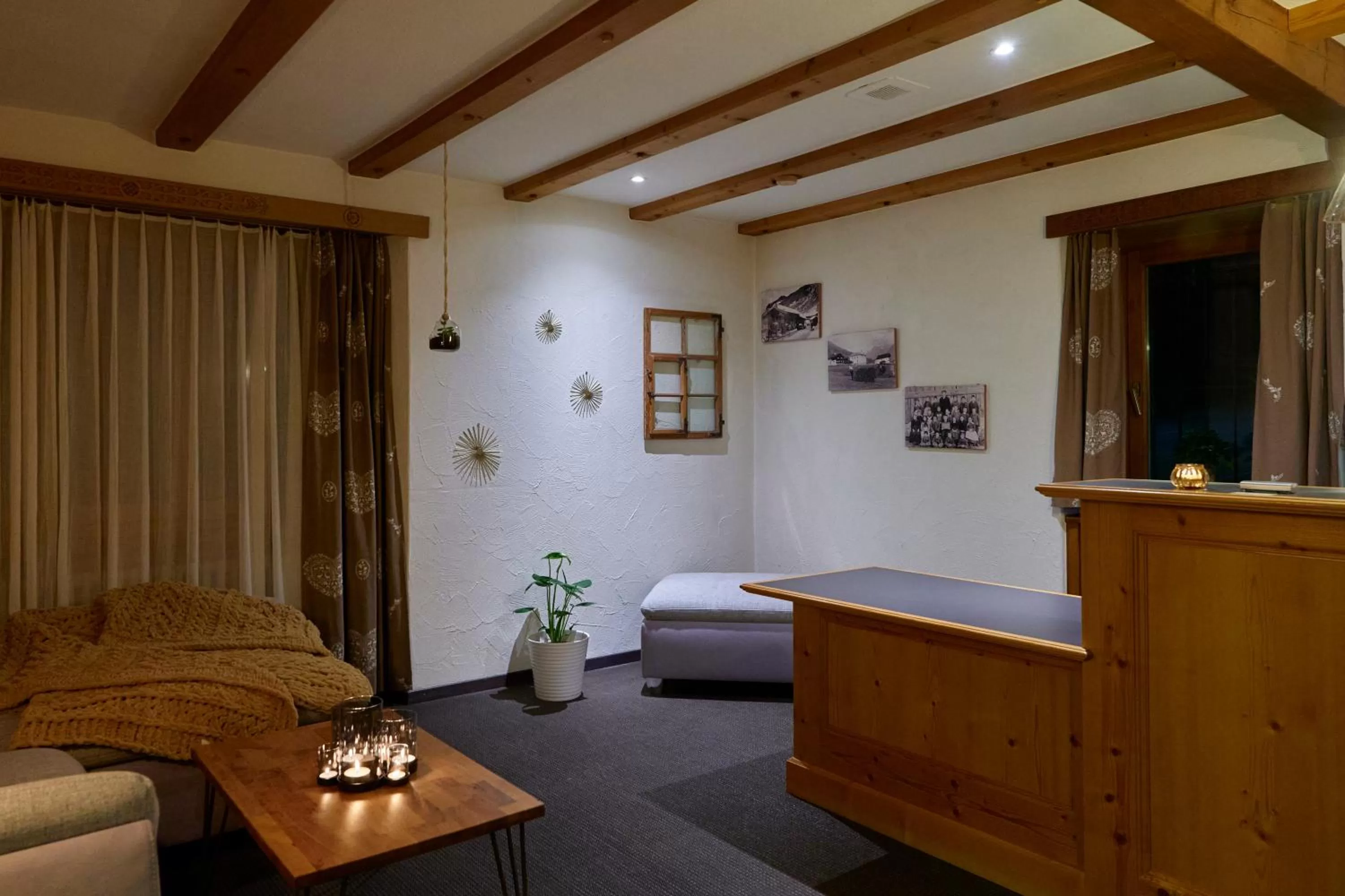 Lobby or reception in Madrisa Lodge