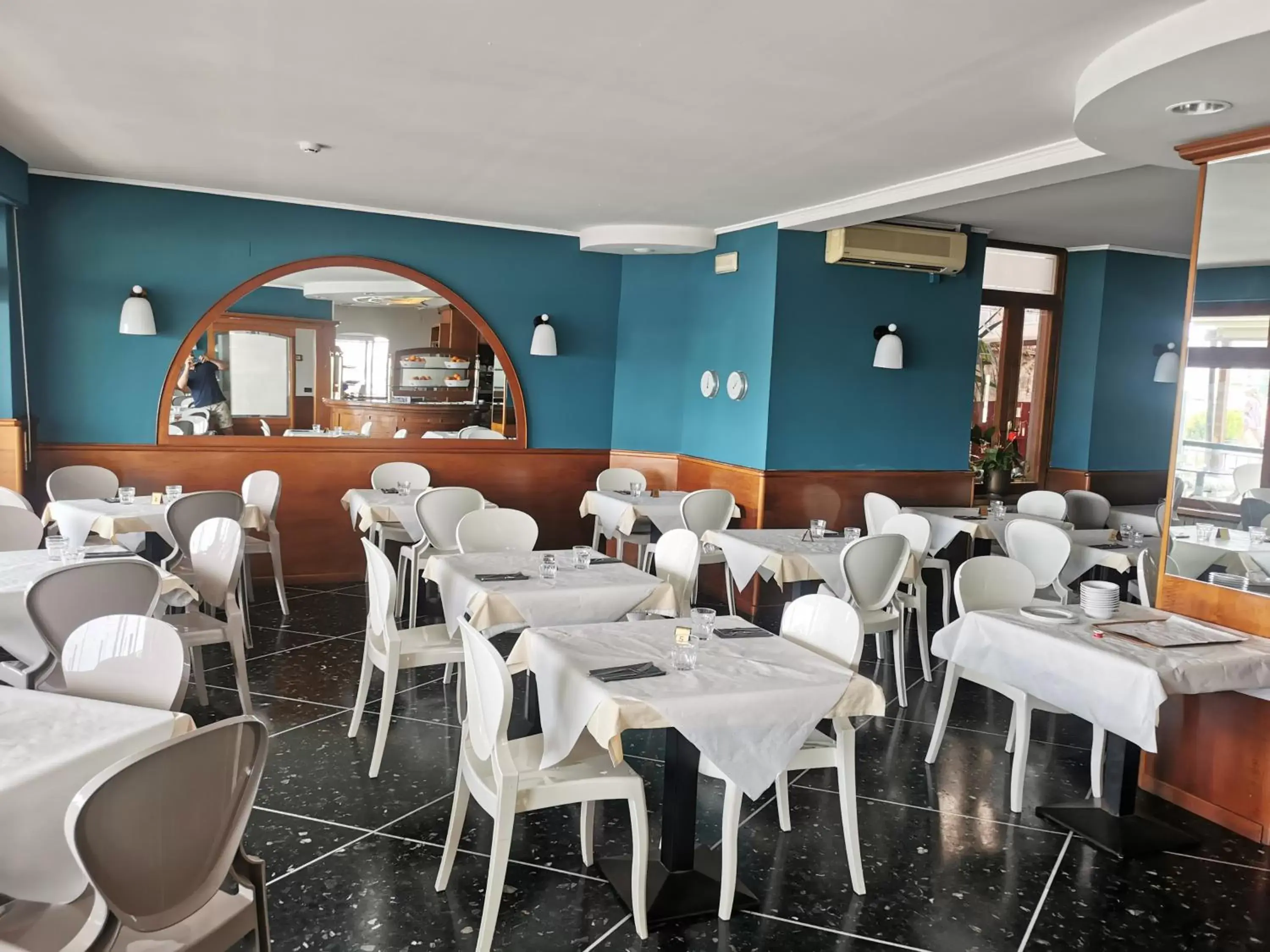 Restaurant/Places to Eat in Albium - Hotel Sul Mare