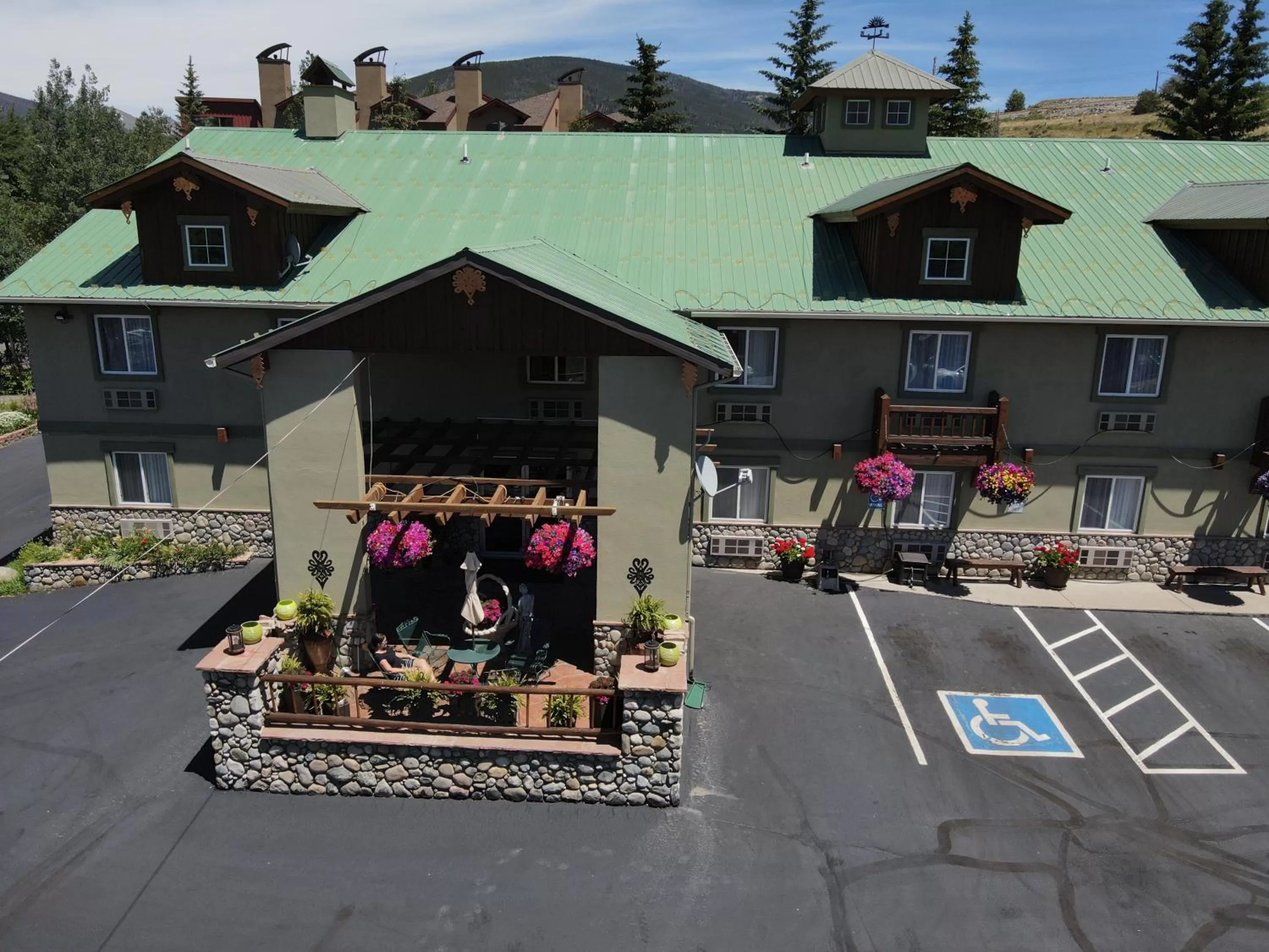 Property building in Dillon Inn