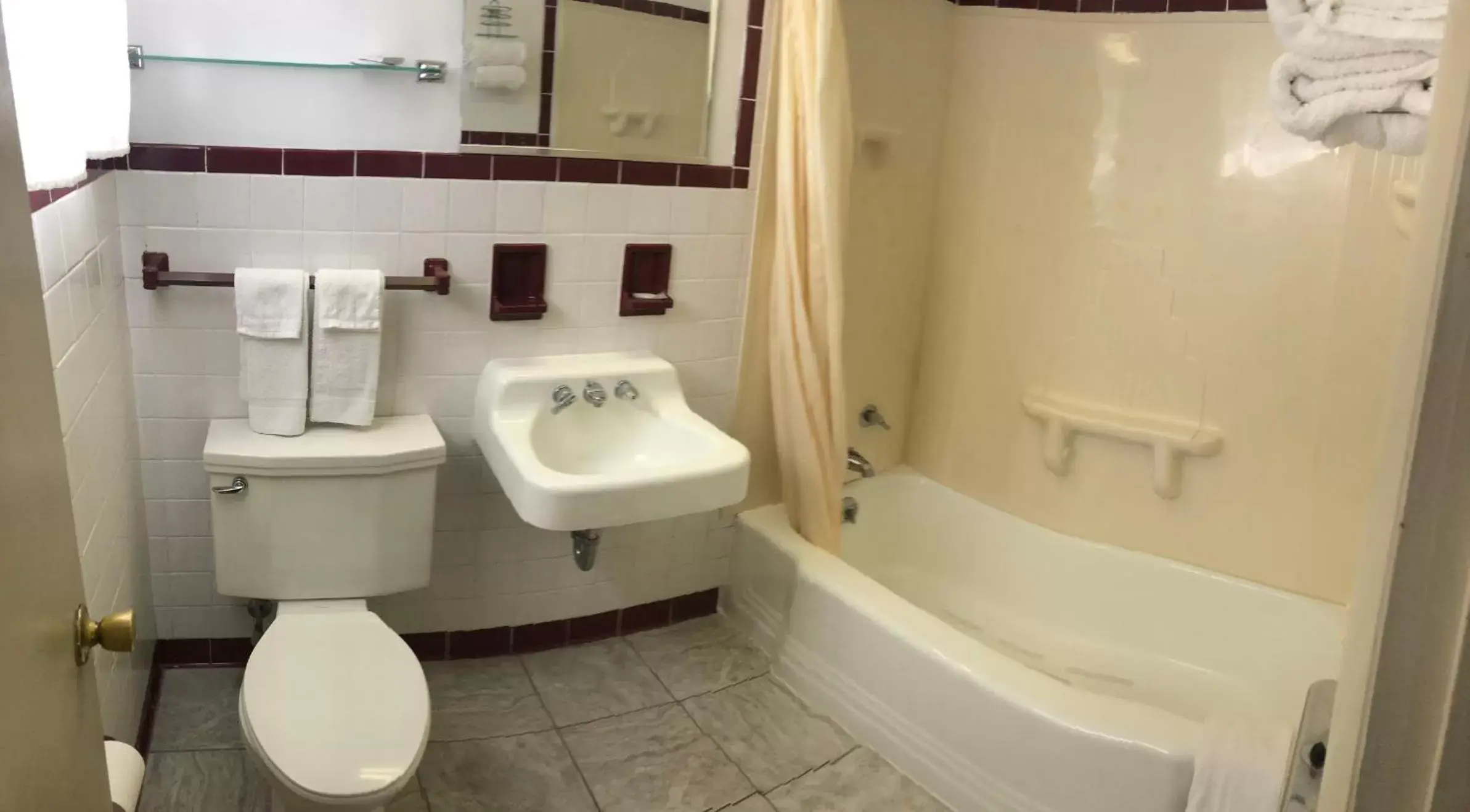 Bathroom in Budget Inn Clearfield PA