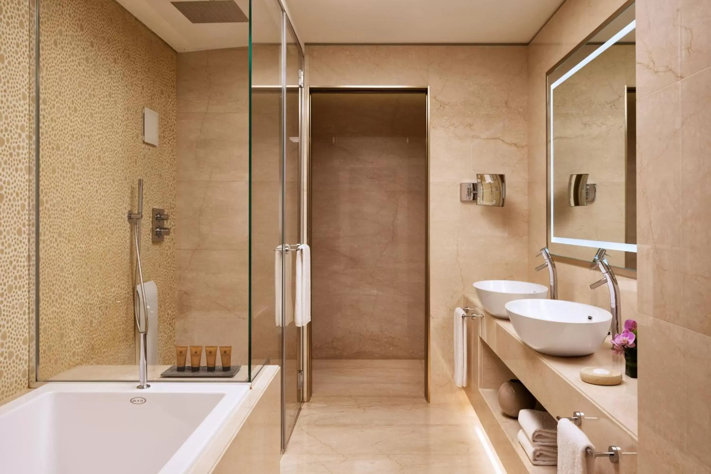 Bedroom, Bathroom in Excelsior Hotel Gallia, a Luxury Collection Hotel, Milan