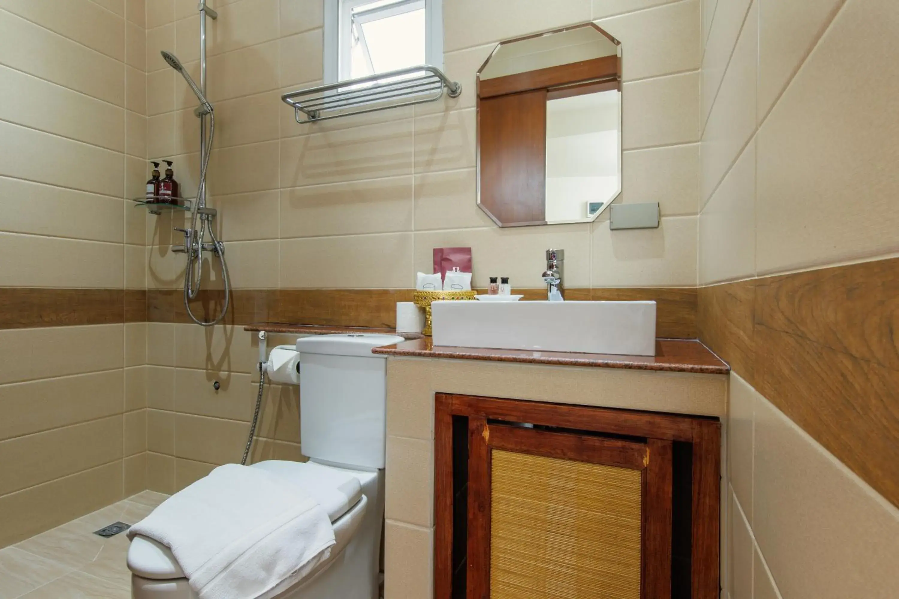 Shower, Bathroom in Rendezvous Classic House