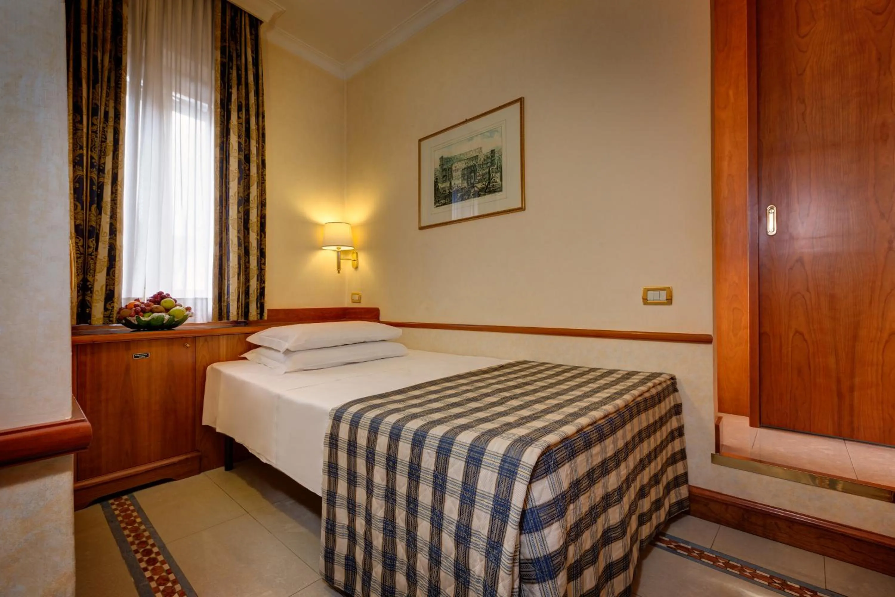 Photo of the whole room, Bed in Hotel Amalfi