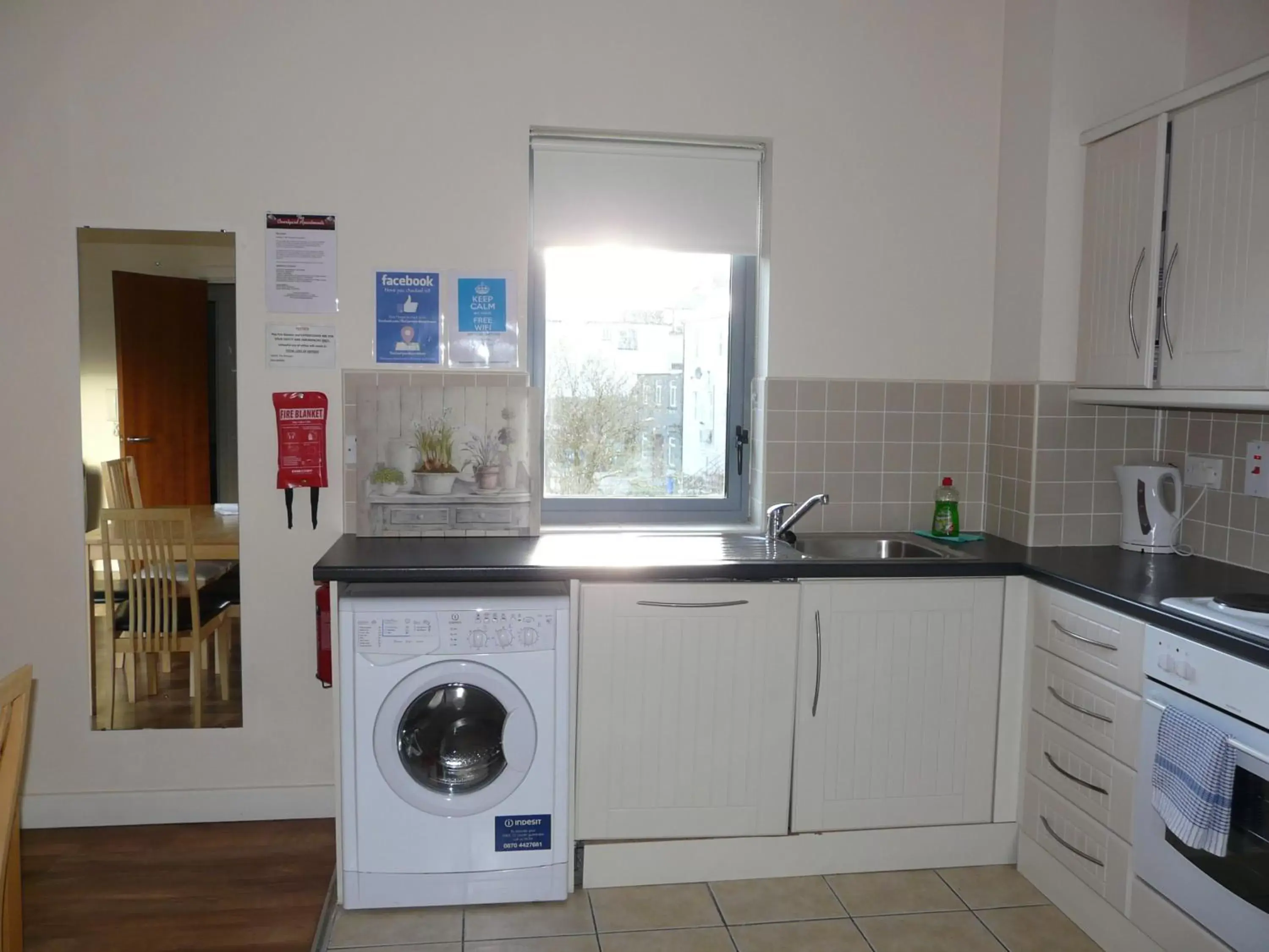 Kitchen/Kitchenette in The Courtyard Apartments