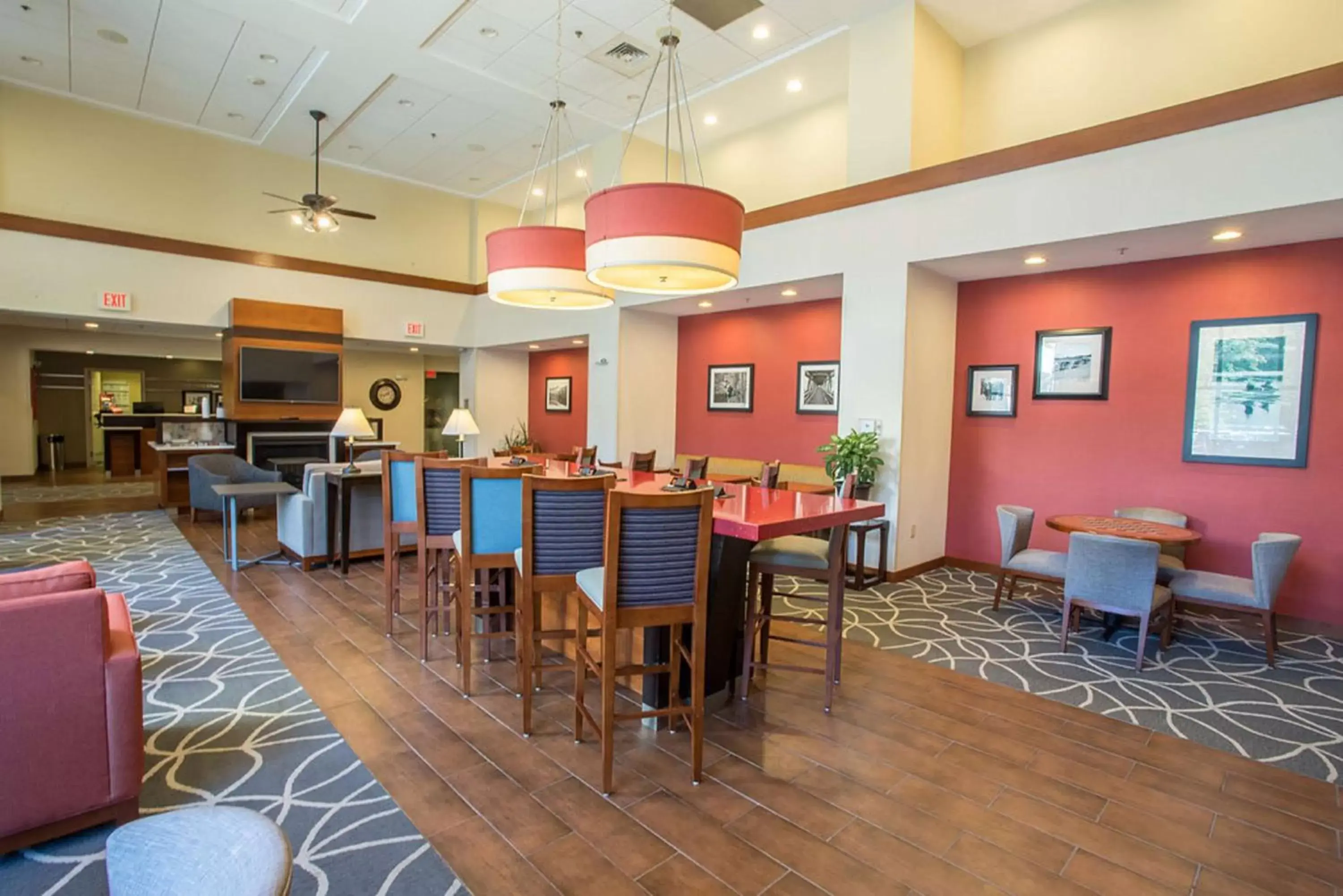 Lobby or reception, Restaurant/Places to Eat in Hampton Inn & Suites Tilton