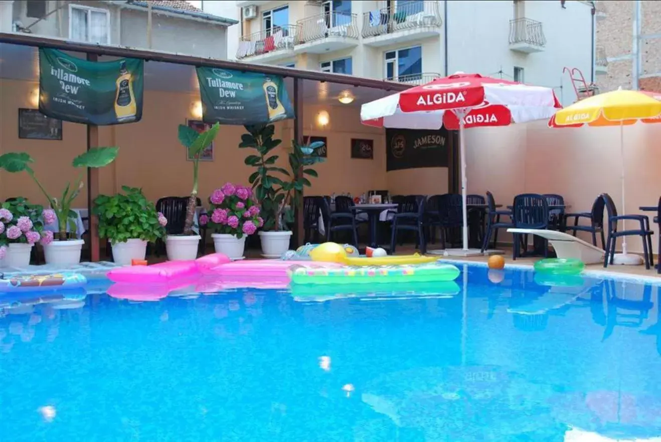 Day, Swimming Pool in Italia Hotel