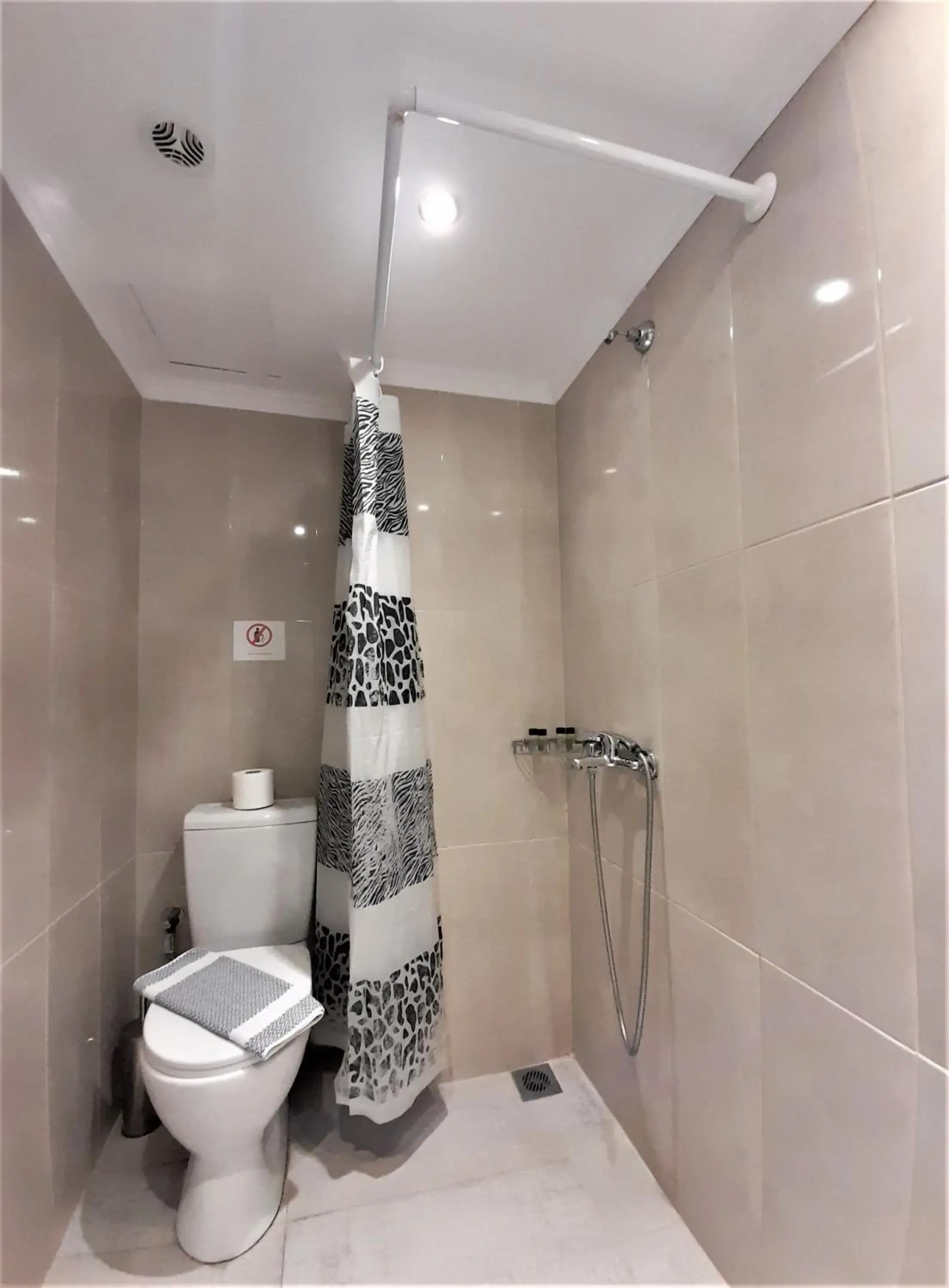 Bathroom in Elite Hotel