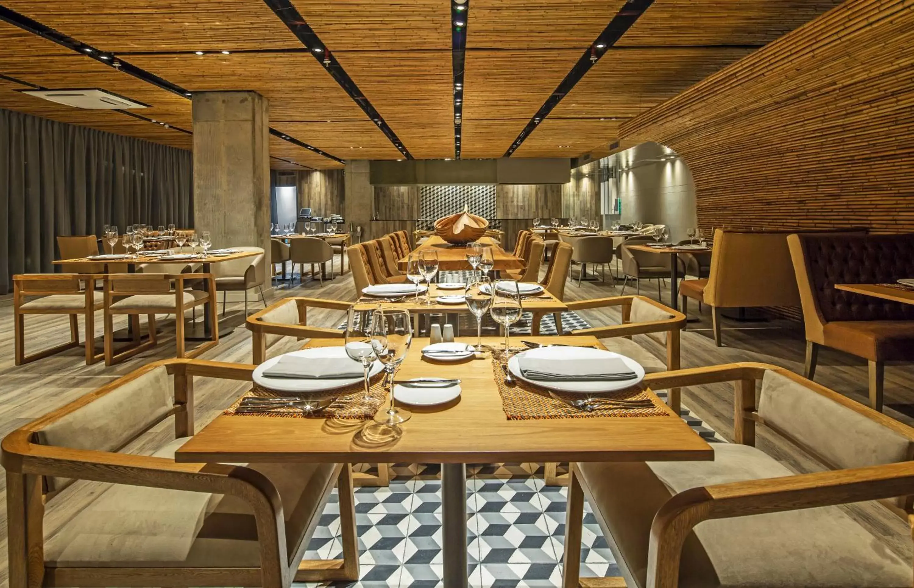 Restaurant/Places to Eat in Movich Buro 51