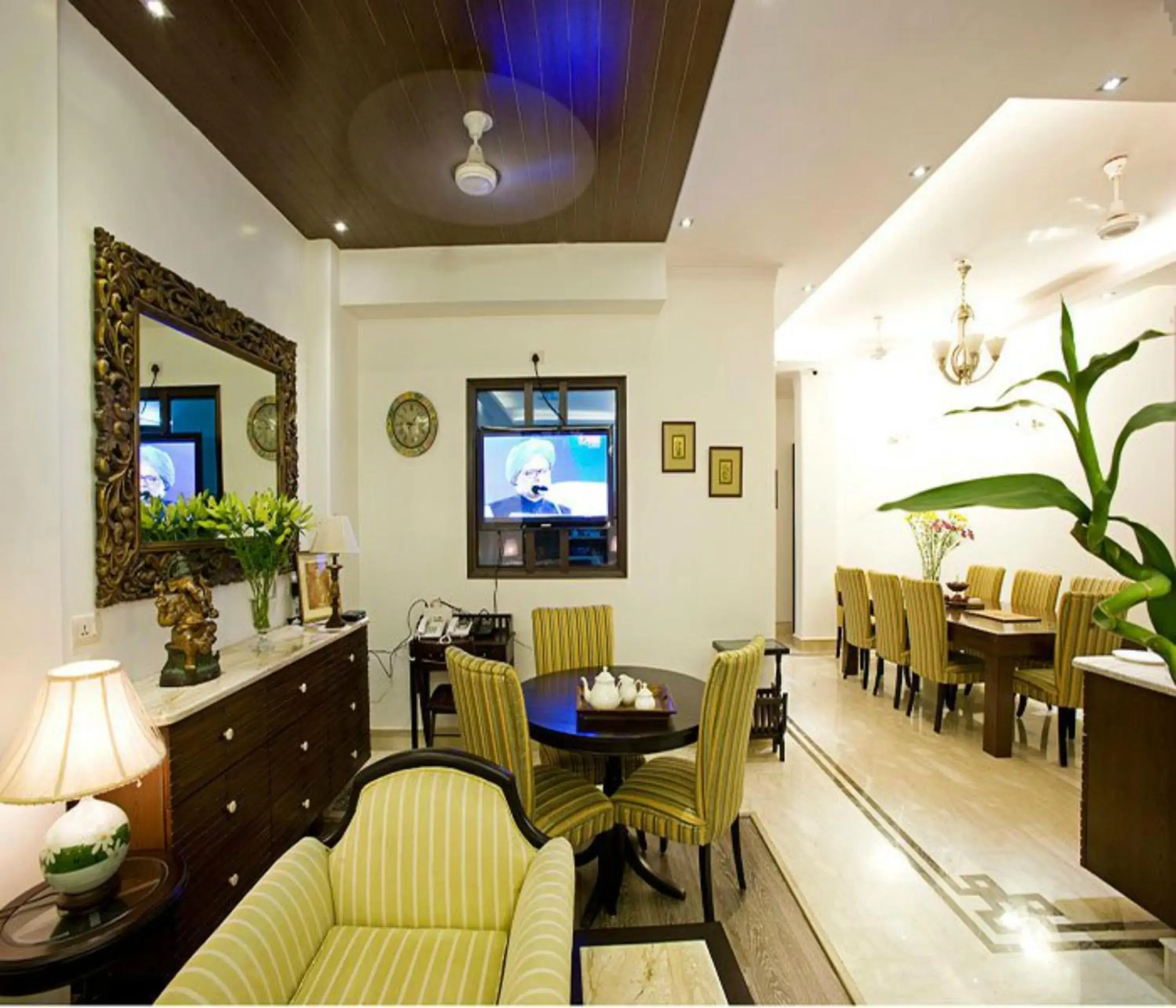 Restaurant/Places to Eat in Evergreen Suites Defence Colony