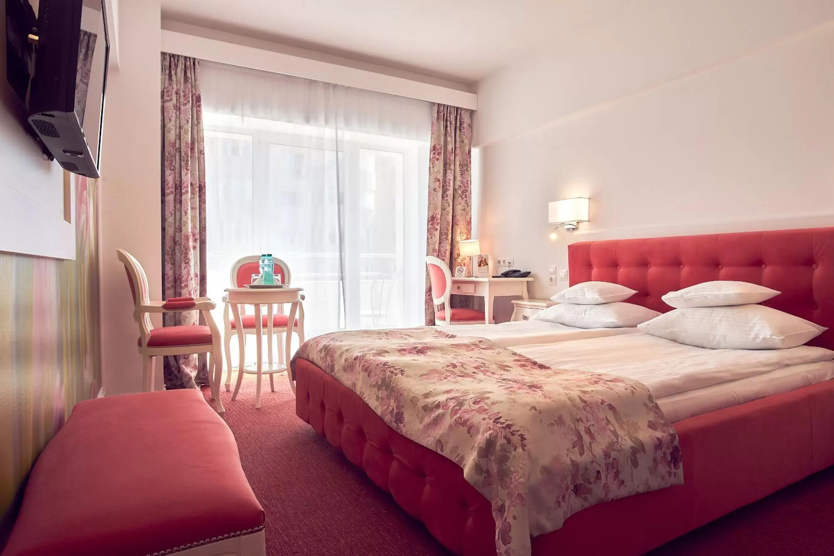 Bedroom, Bed in Continental Forum Constanta