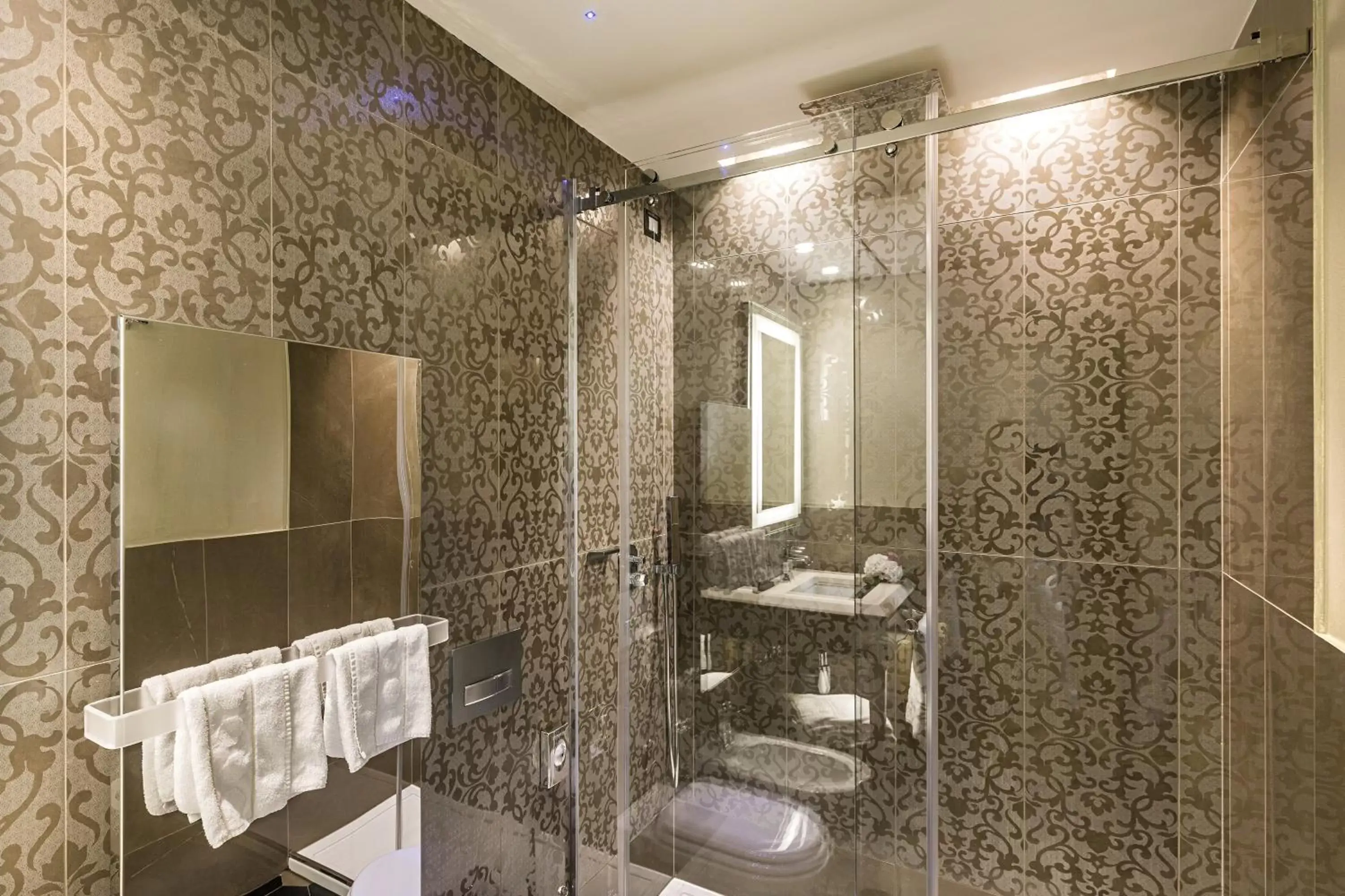 Toilet, Bathroom in Venice Times Hotel