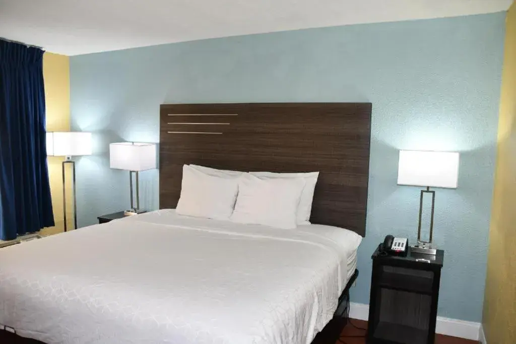 Bed in Baymont by Wyndham Macon I-75 Bed in Baymont by Wyndham Macon I-75