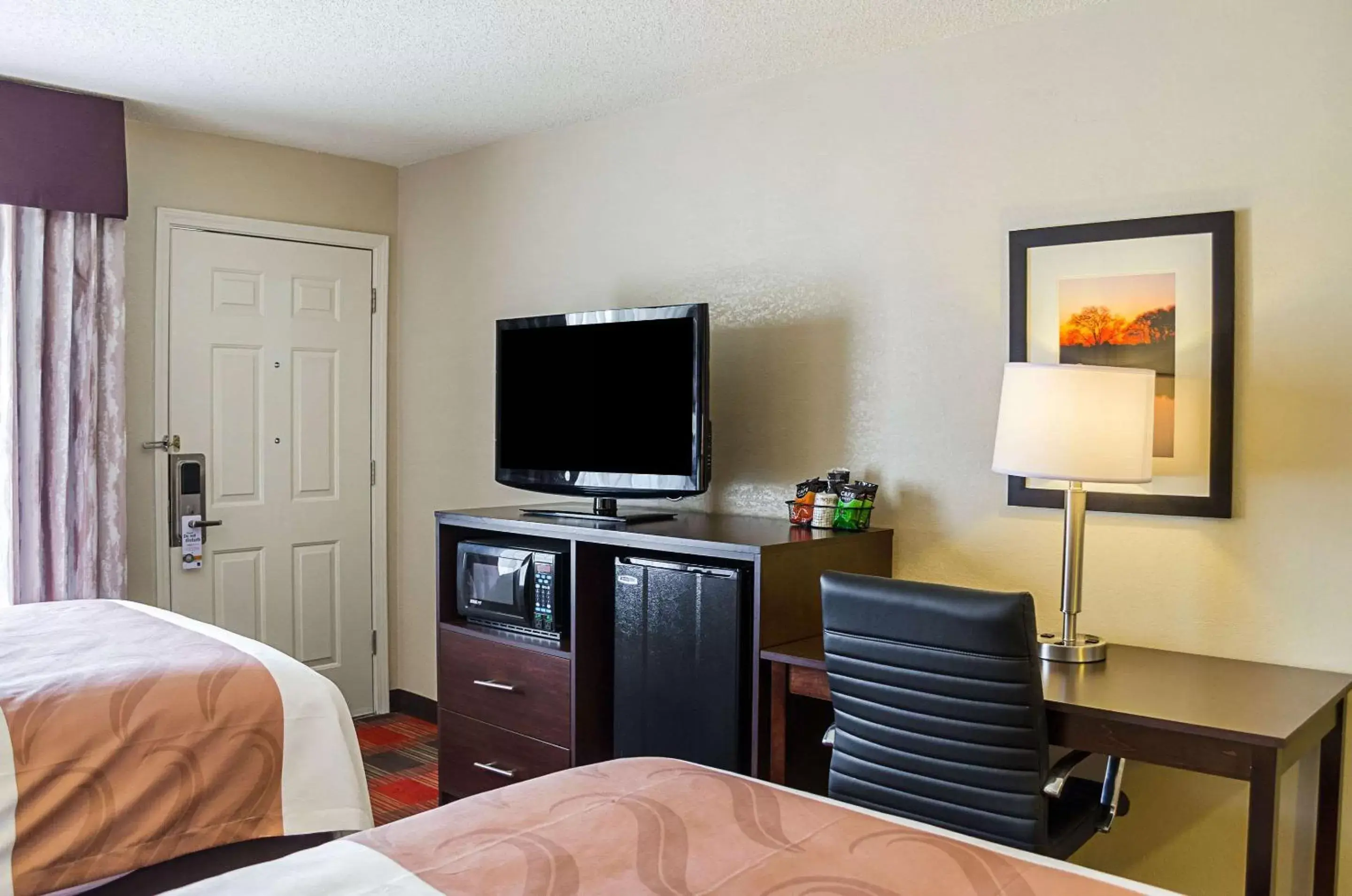 Photo of the whole room, Bed in Quality Inn Vicksburg Photo of the whole room, Bed in Quality Inn Vicksburg