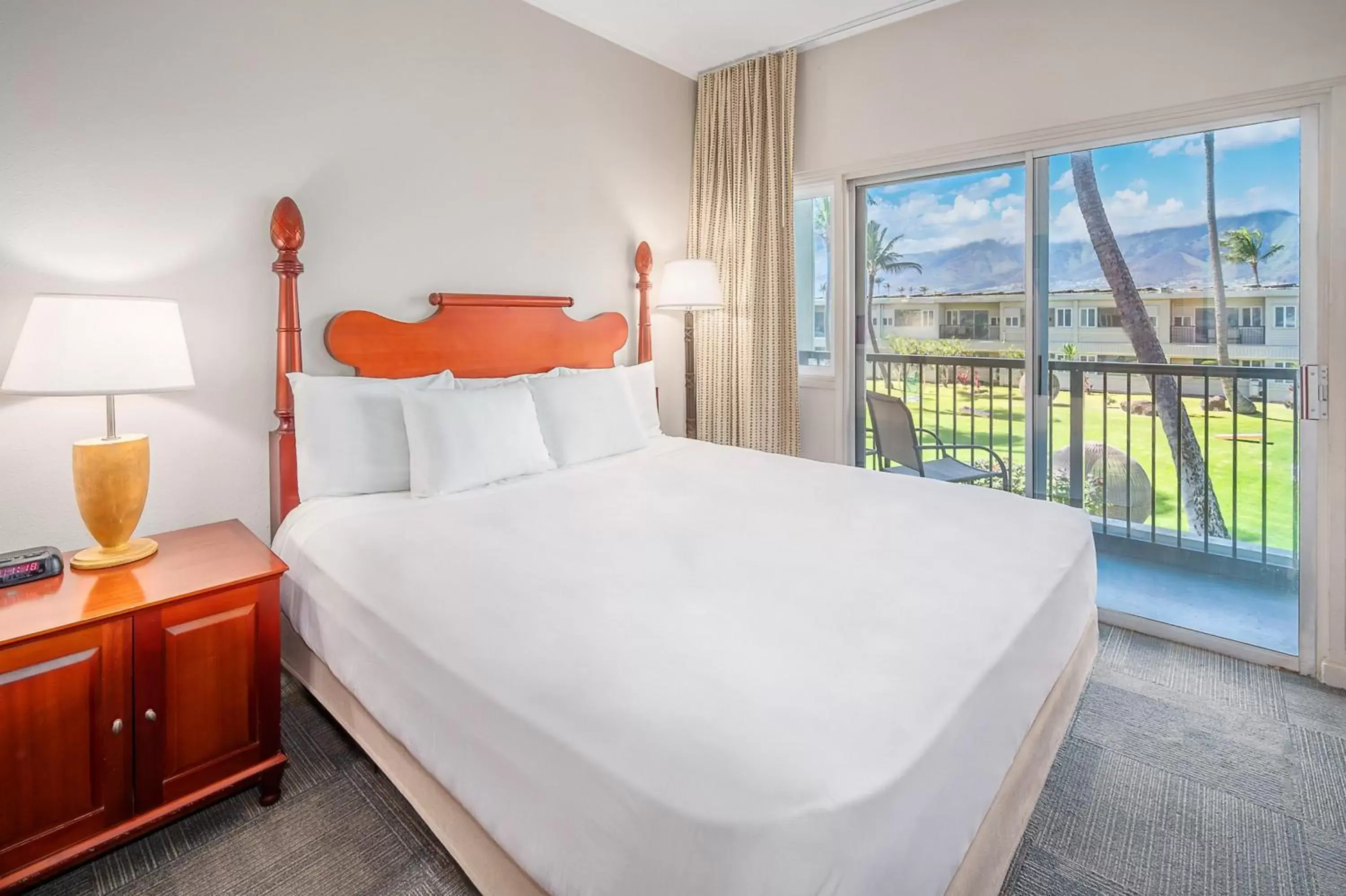 Bed in Maui Beach Hotel