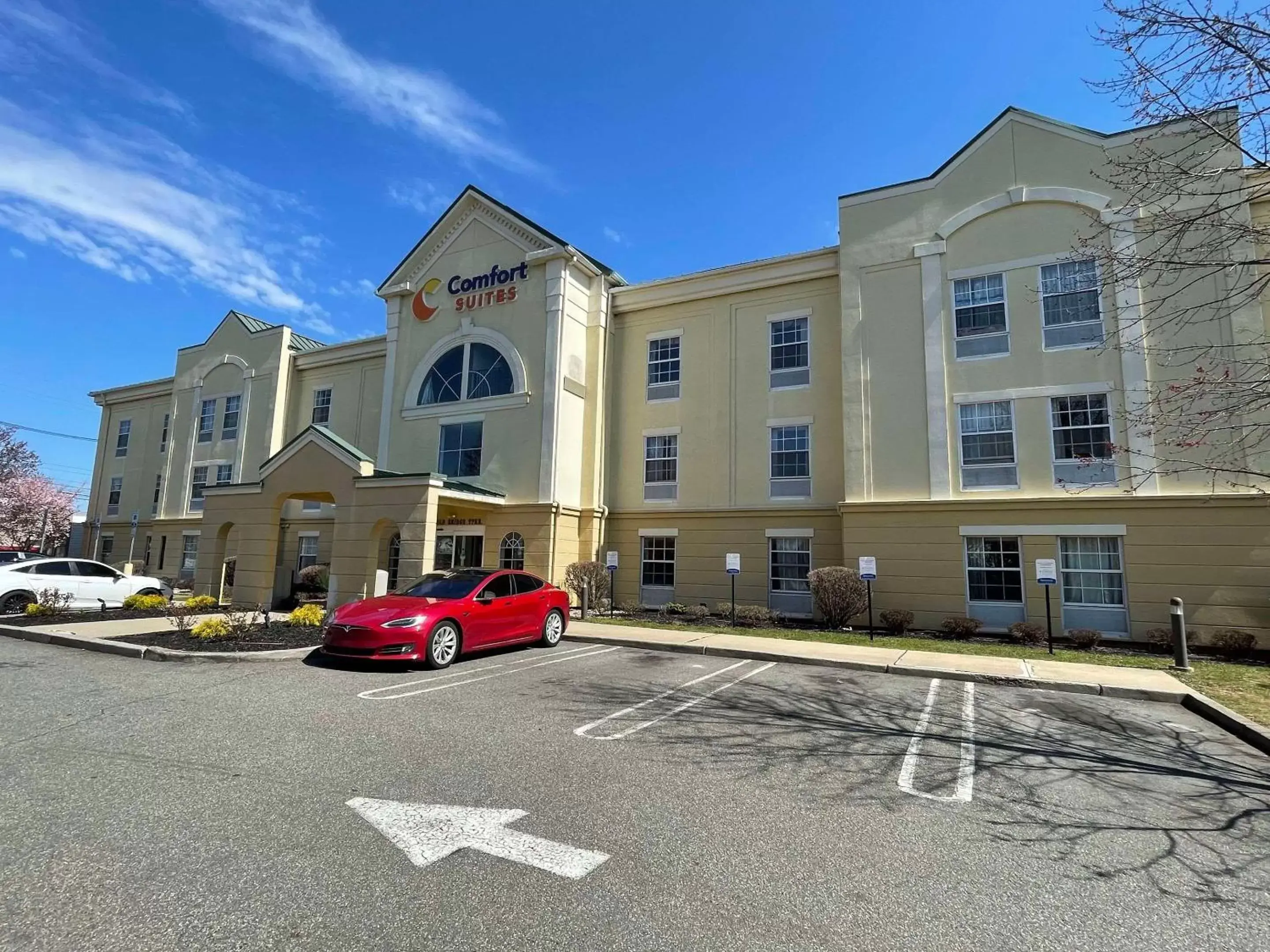 Property Building in Comfort Suites East Brunswick - South River