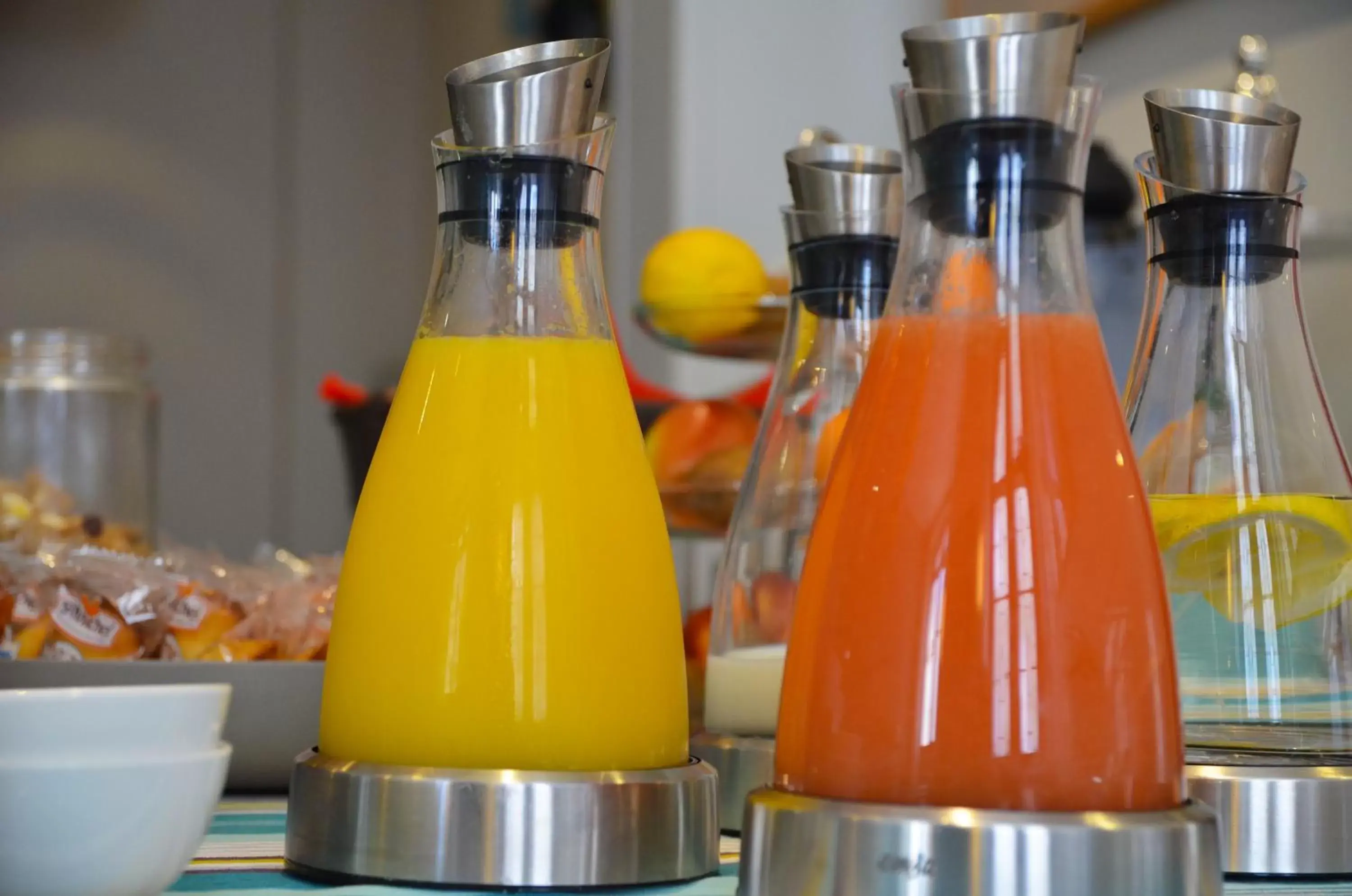 Continental breakfast in Hôtel La Maison Bord'eaux