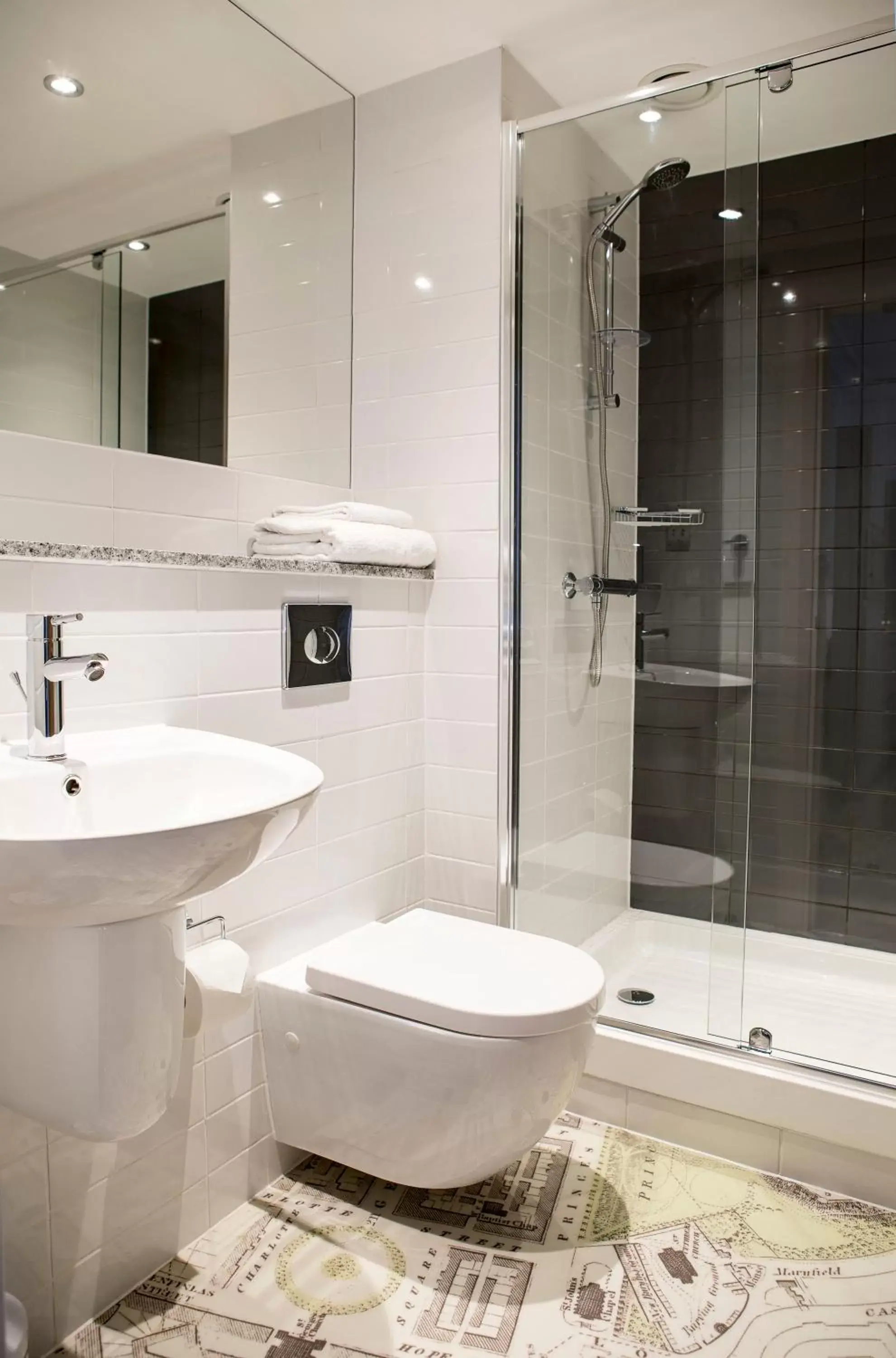 Shower, Bathroom in Cityroomz Edinburgh