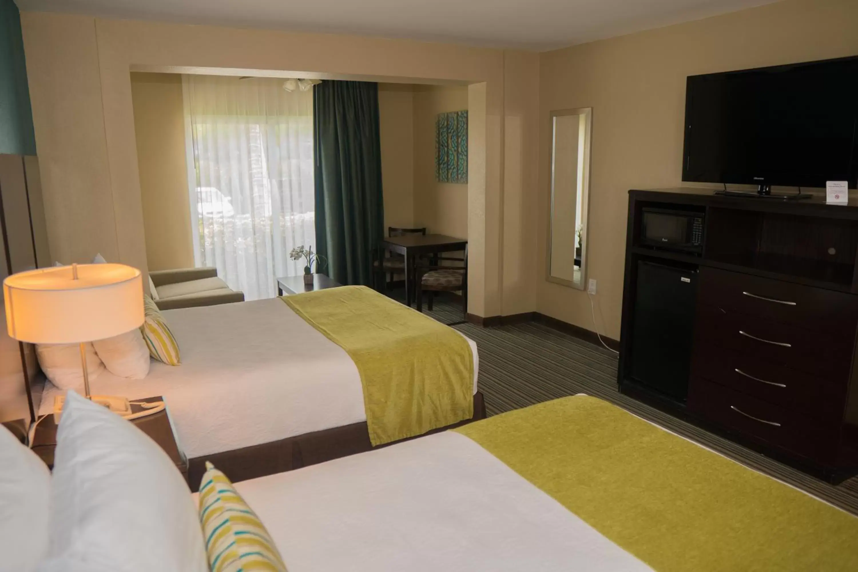 Photo of the whole room, Bed in Best Western On The Bay Inn & Marina