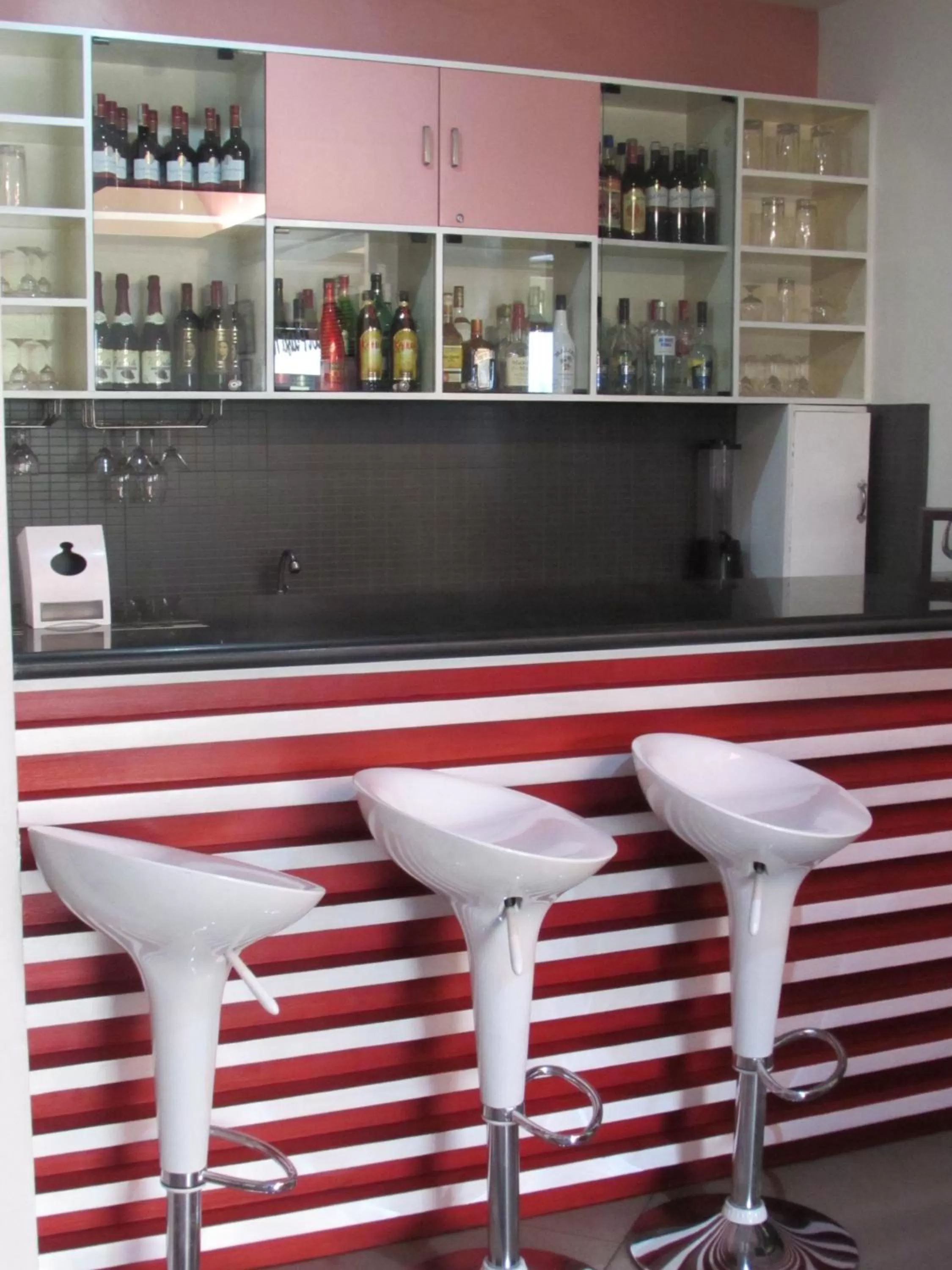 Drinks in Oyster Plaza Hotel