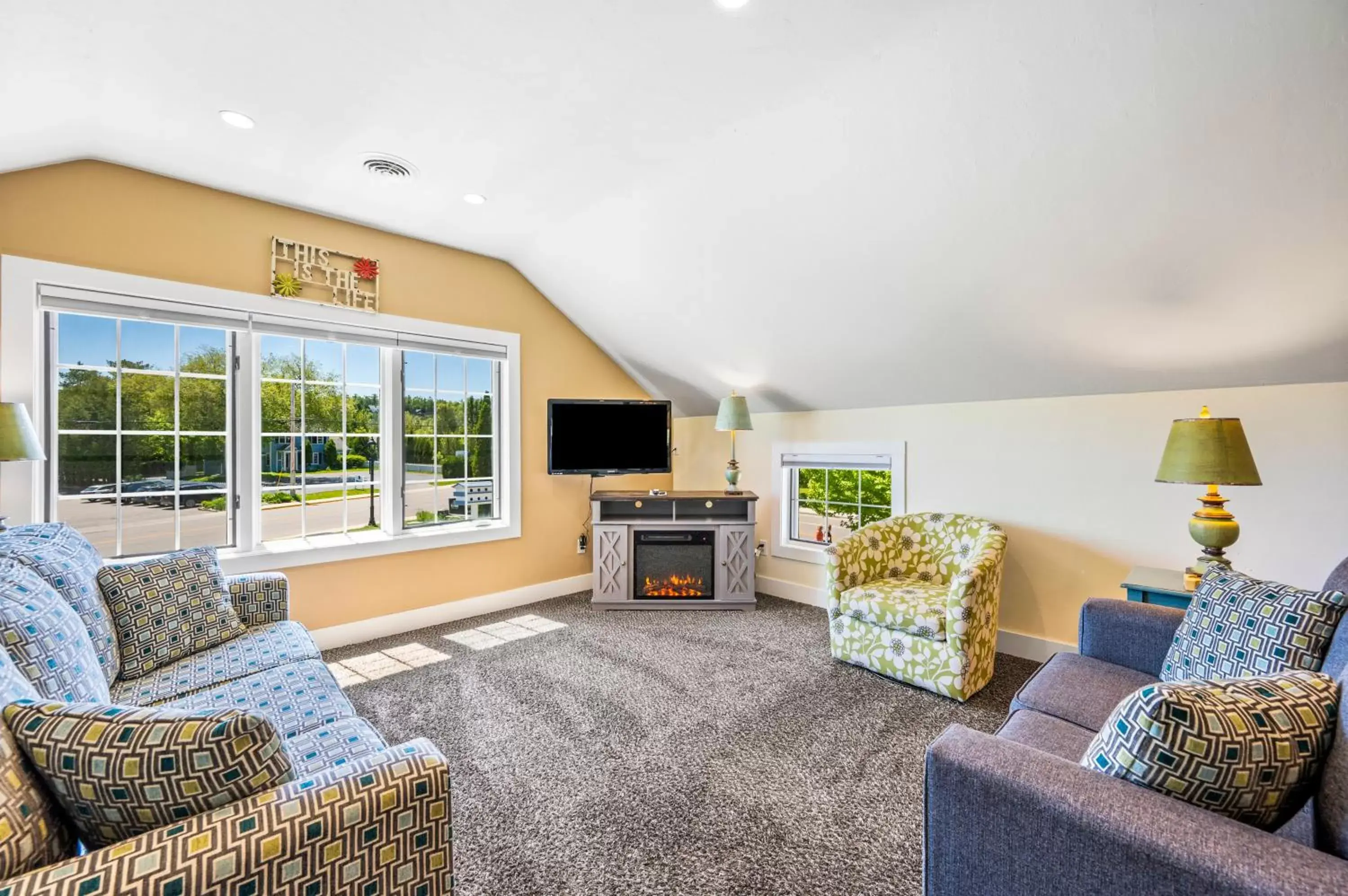 Living room, Seating Area in Julie's Park Cafe & Motel