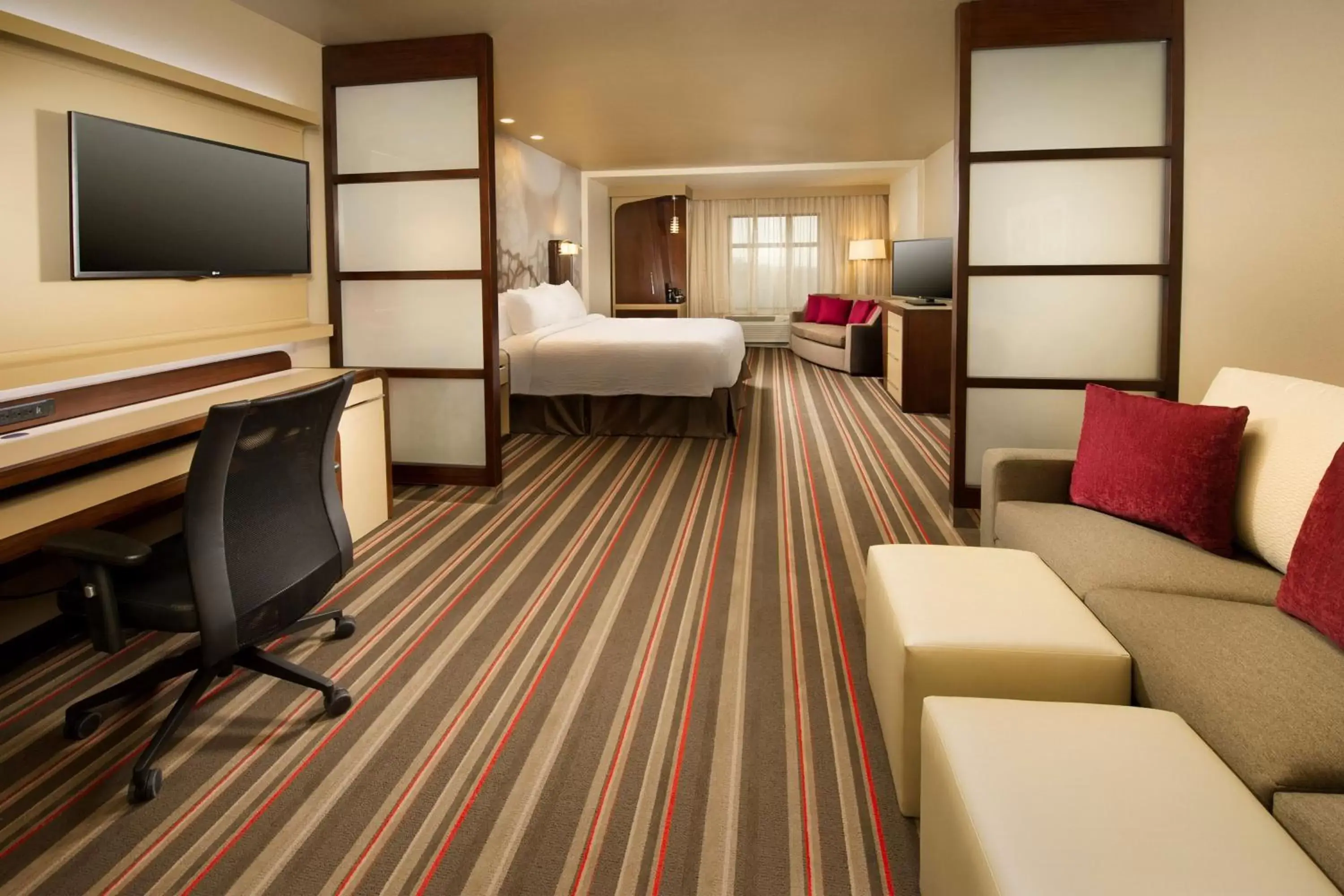 Photo of the whole room in Courtyard by Marriott Dallas DFW Airport North/Grapevine