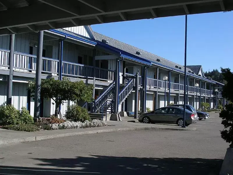 Facade/entrance, Property Building in Edgewater Inn and Suites