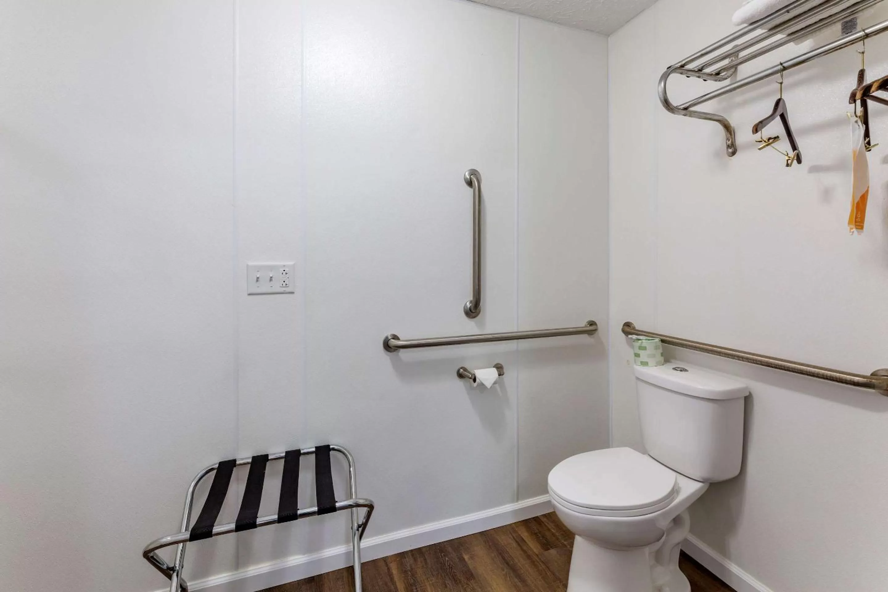 Bathroom in Econo Lodge Inn & Suites Sandusky South