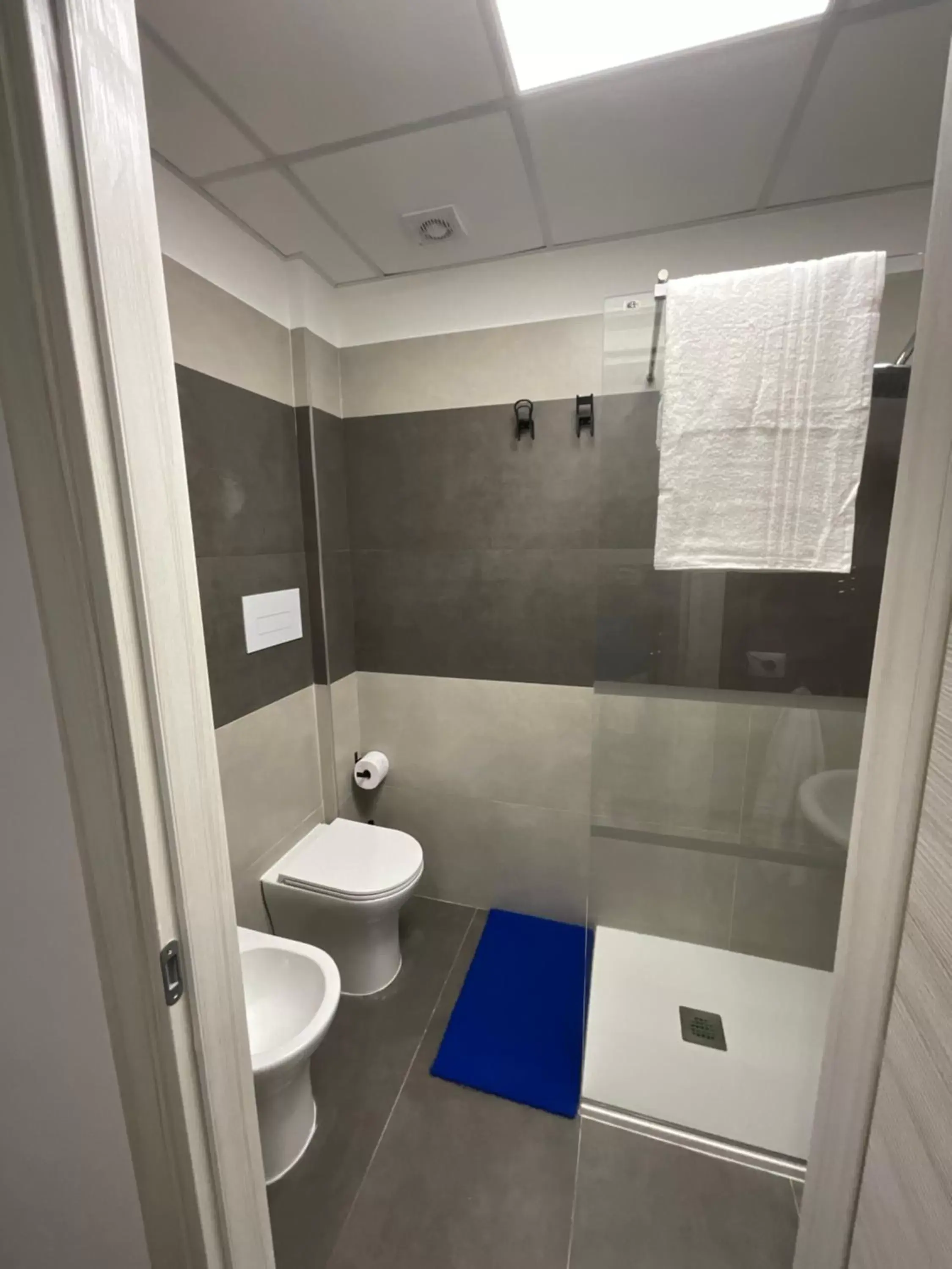 Bathroom in M&M rooms Margherita di Savoia