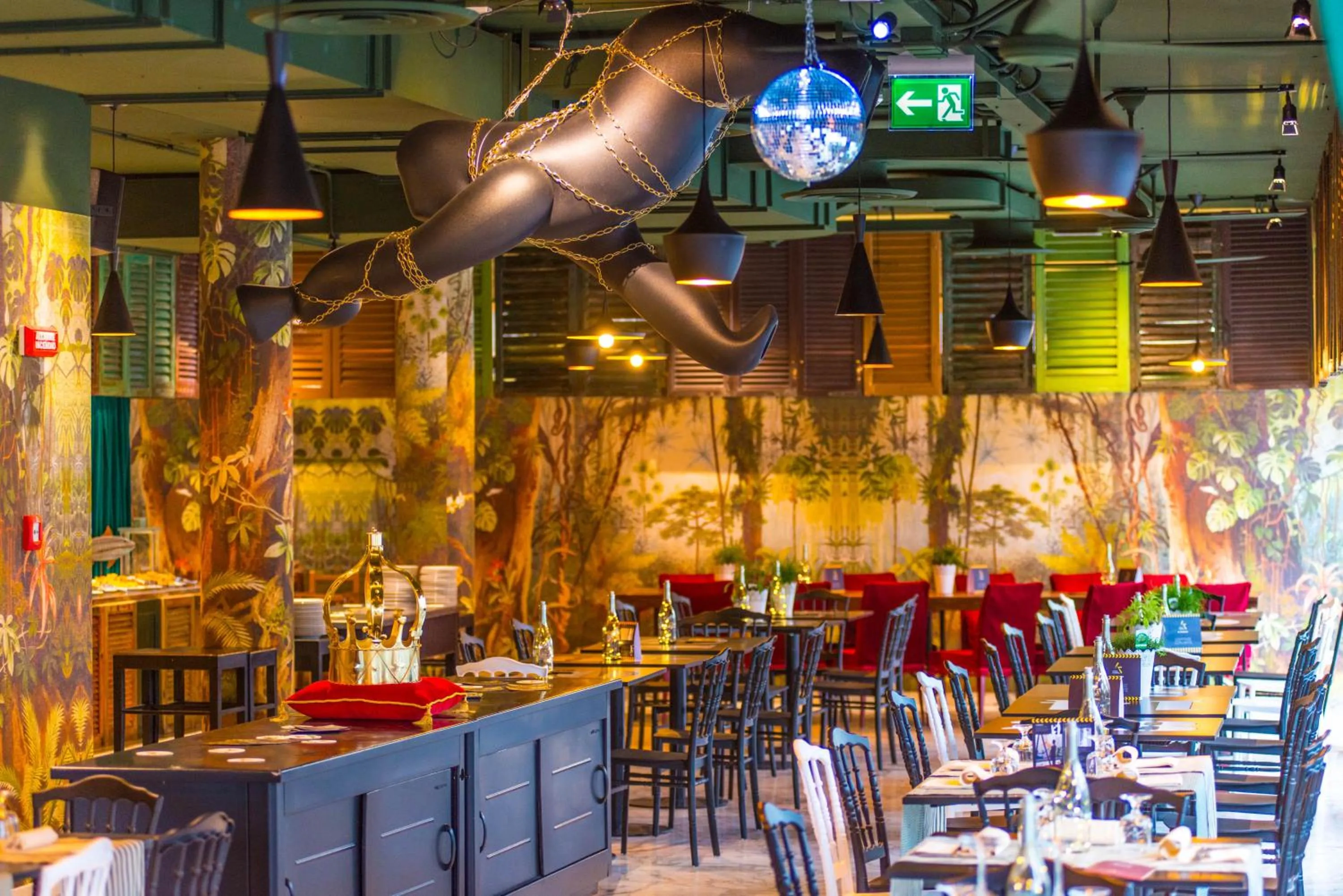 Restaurant/places to eat in Admiral Art Hotel